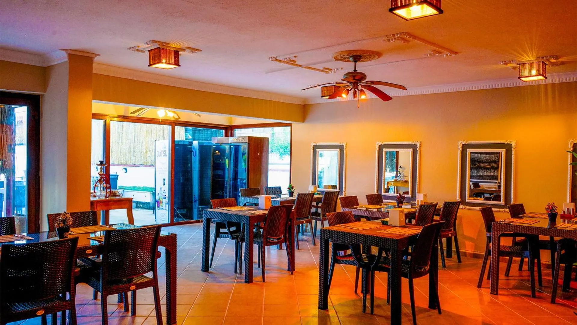 Restaurant/places to eat in Oscar Seaside Hotel & Spa