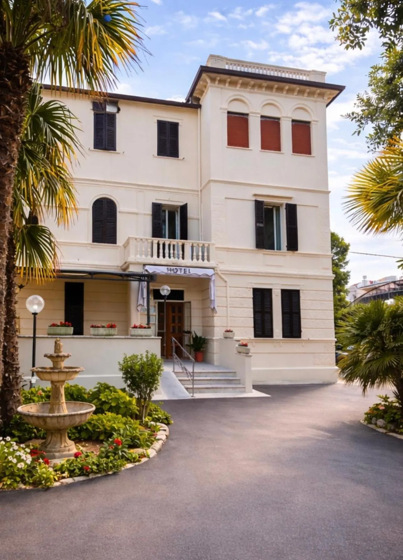 Property building in Hotel Villa Pina