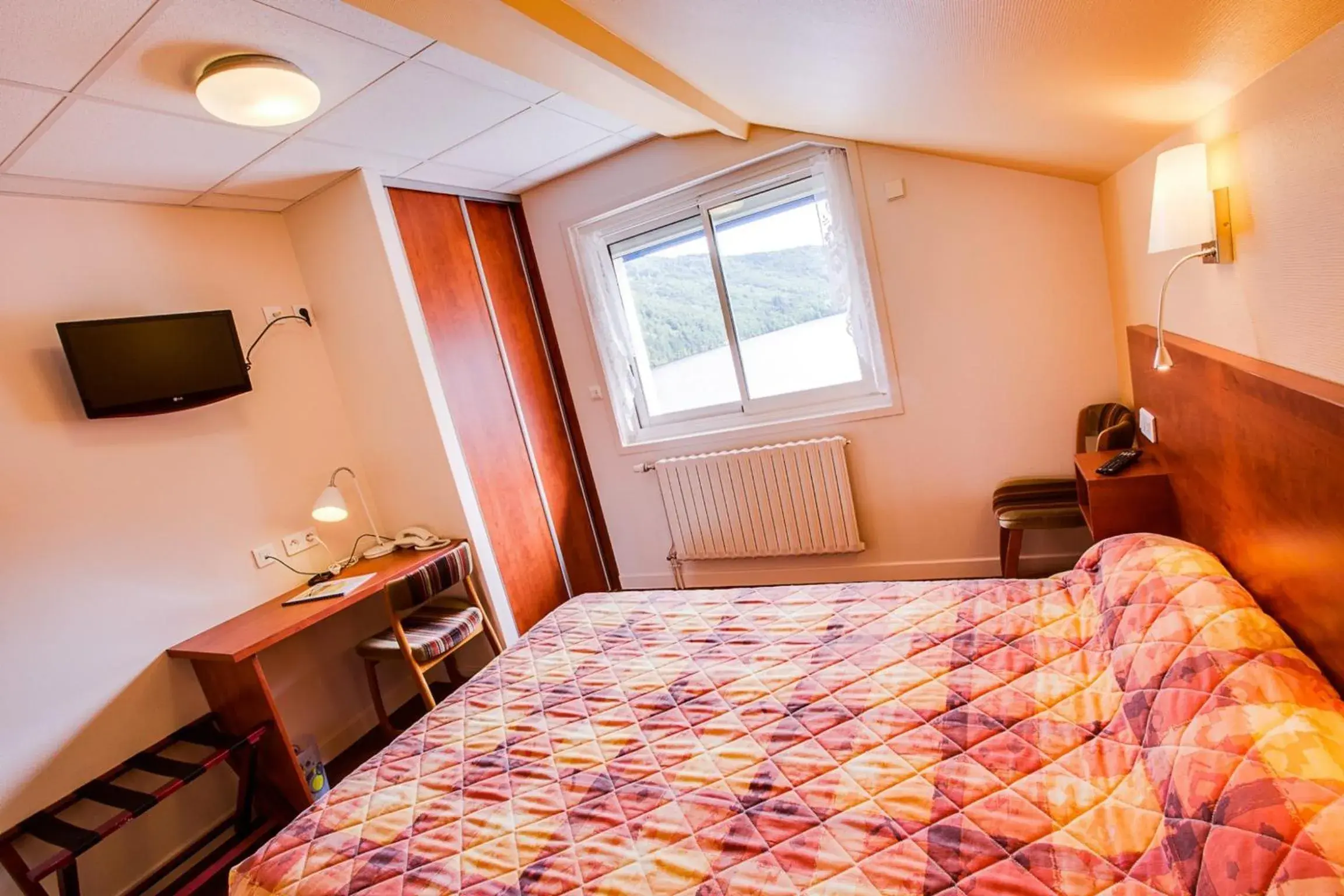 Bedroom, Bed in Logis Hôtel Belle Vue Bedroom, Bed in Logis Hôtel Belle Vue