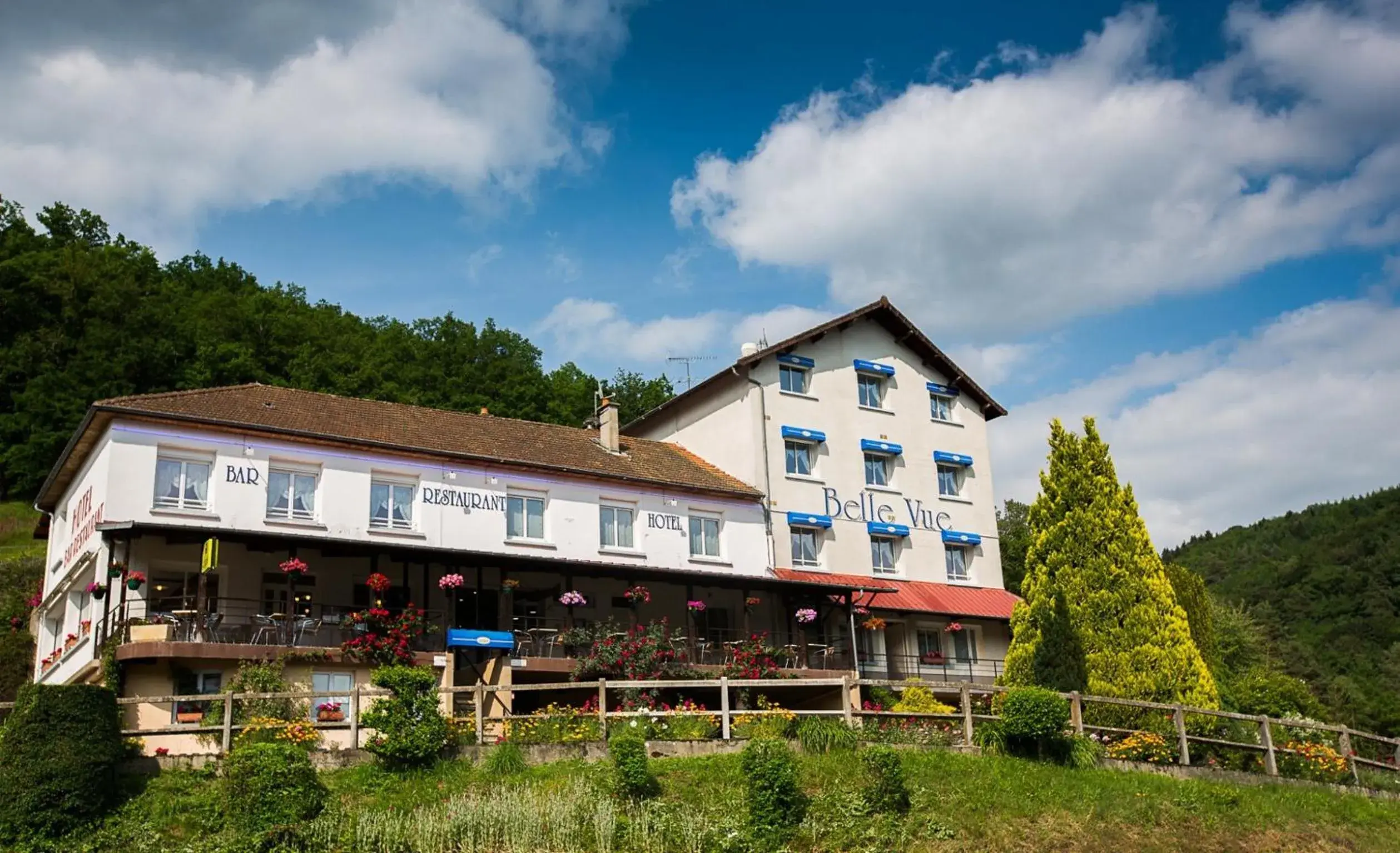 Facade/entrance in Logis Hôtel Belle Vue Facade/entrance in Logis Hôtel Belle Vue