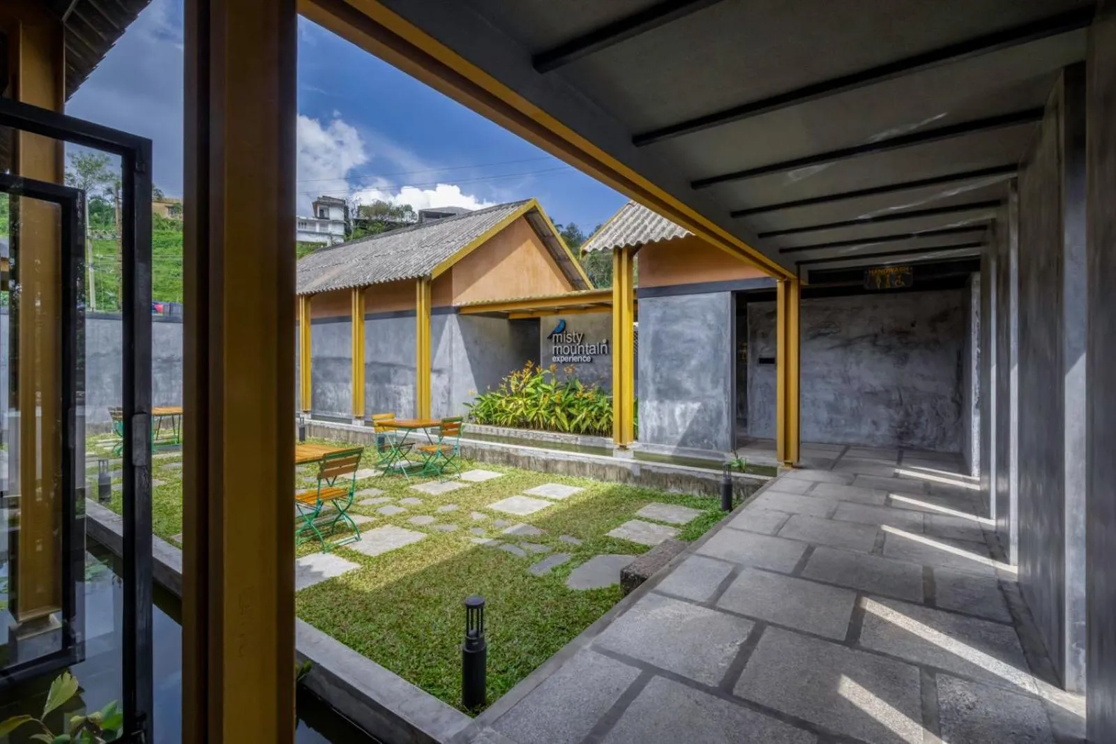 Restaurant/places to eat in Misty Mountain Experience