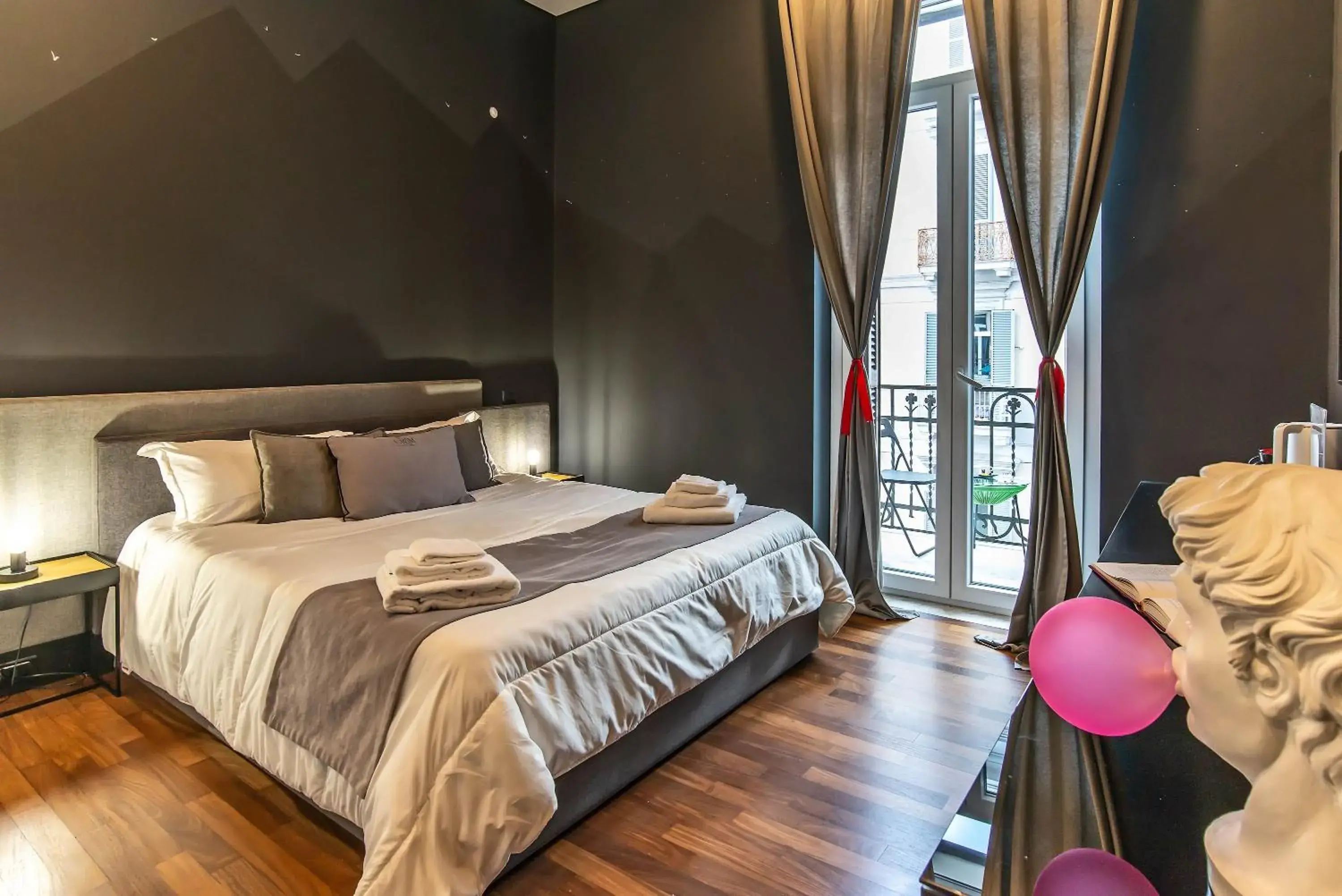 Double Room with Balcony in Gram Suites Double Room with Balcony in Gram Suites