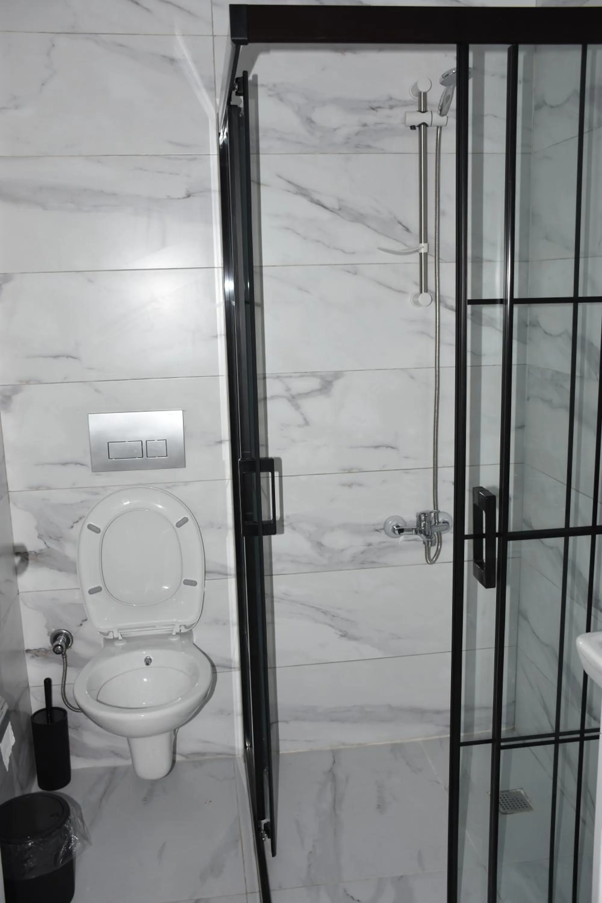 Shower in La Sorella