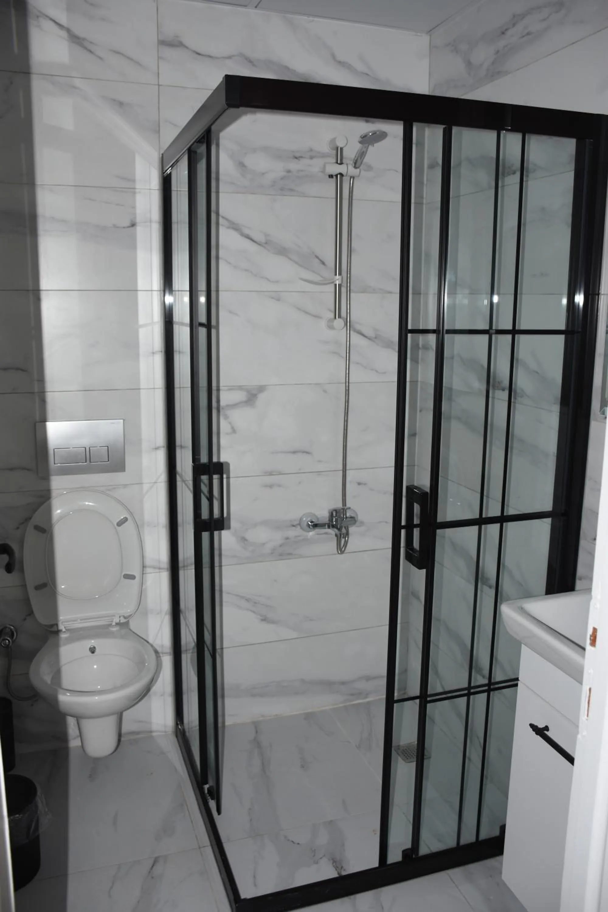 Shower in La Sorella