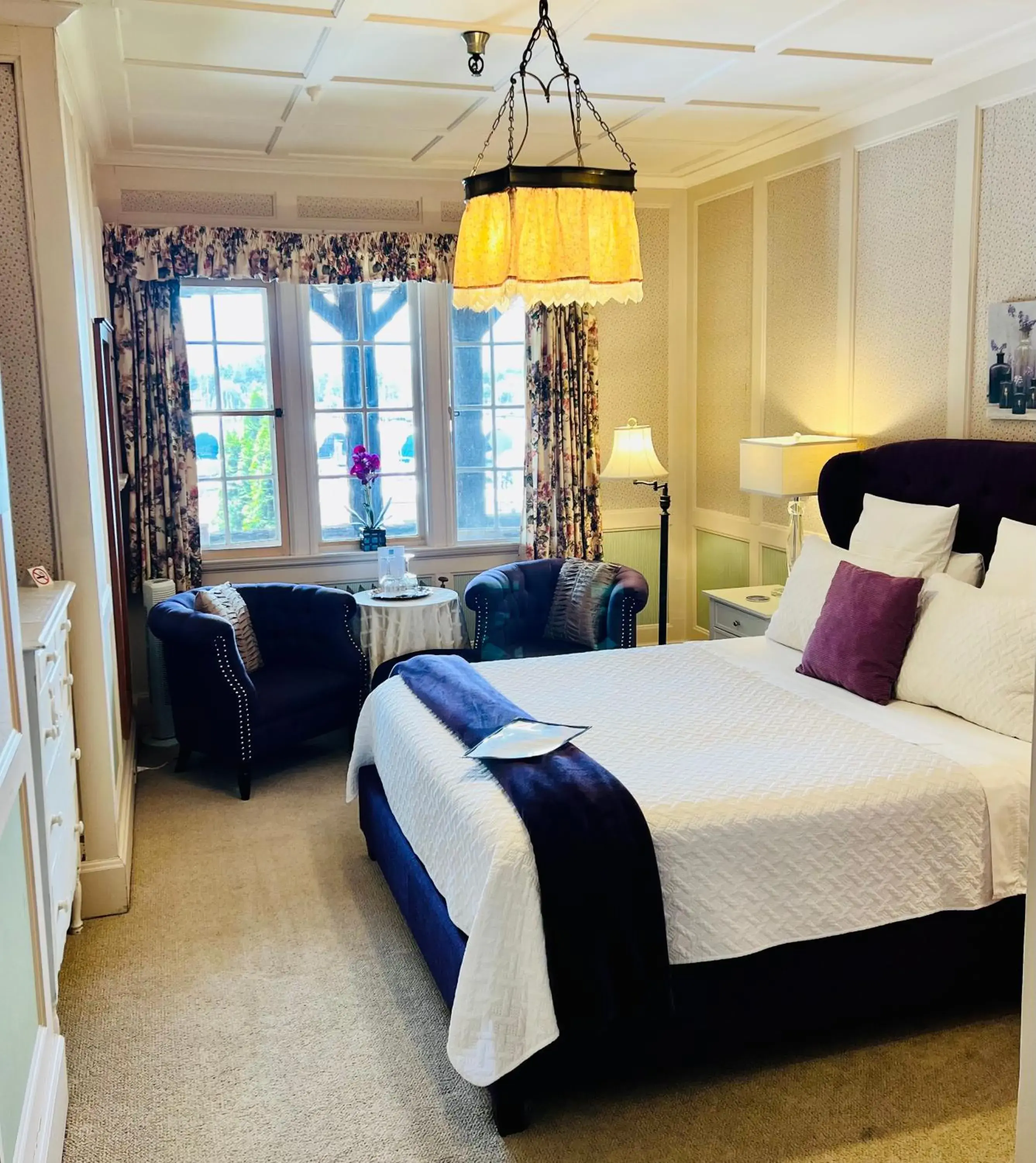 Queen Room with Sea View in The Latch Inn Queen Room with Sea View in The Latch Inn