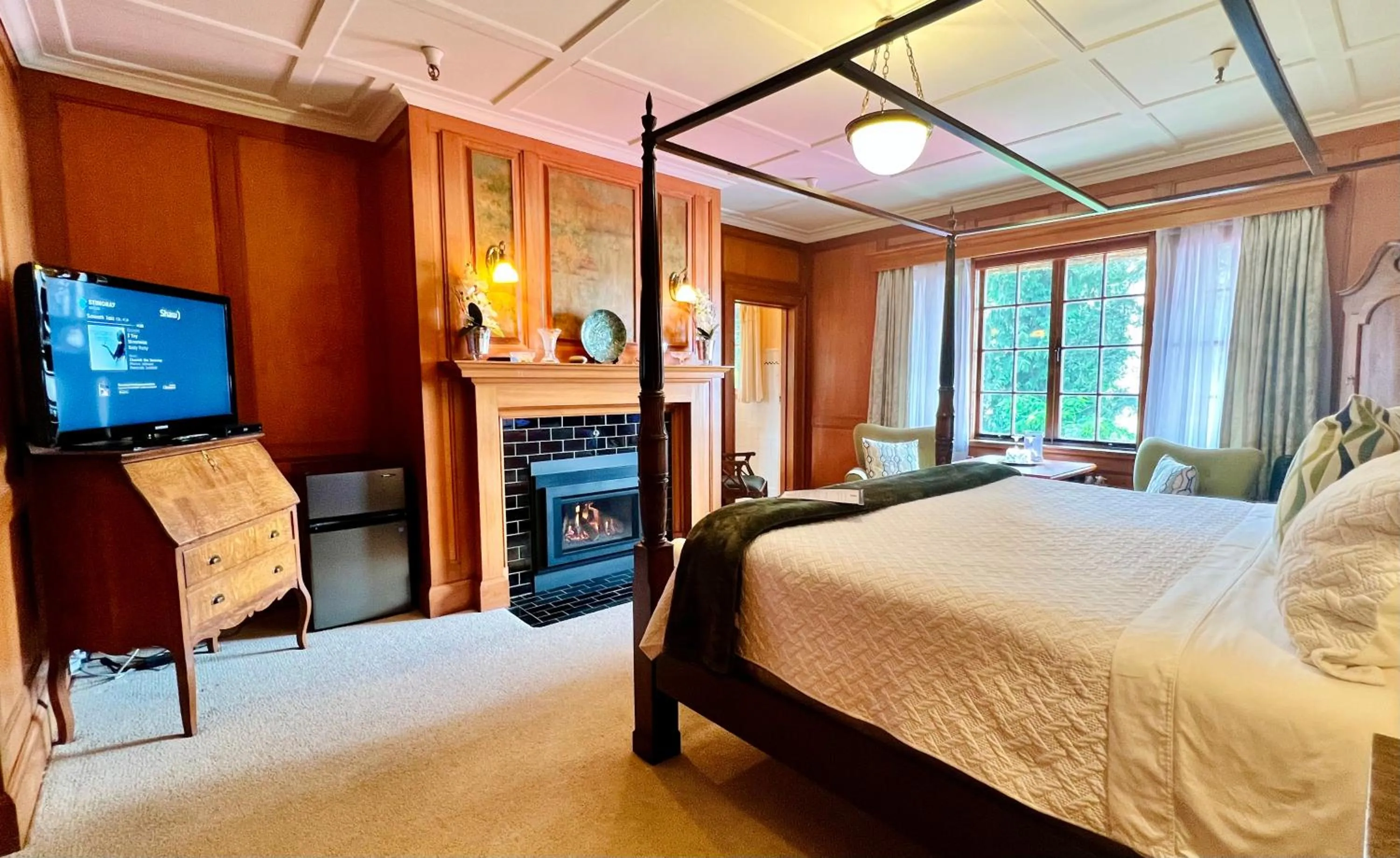 Photo of the whole room, Bed in The Latch Inn