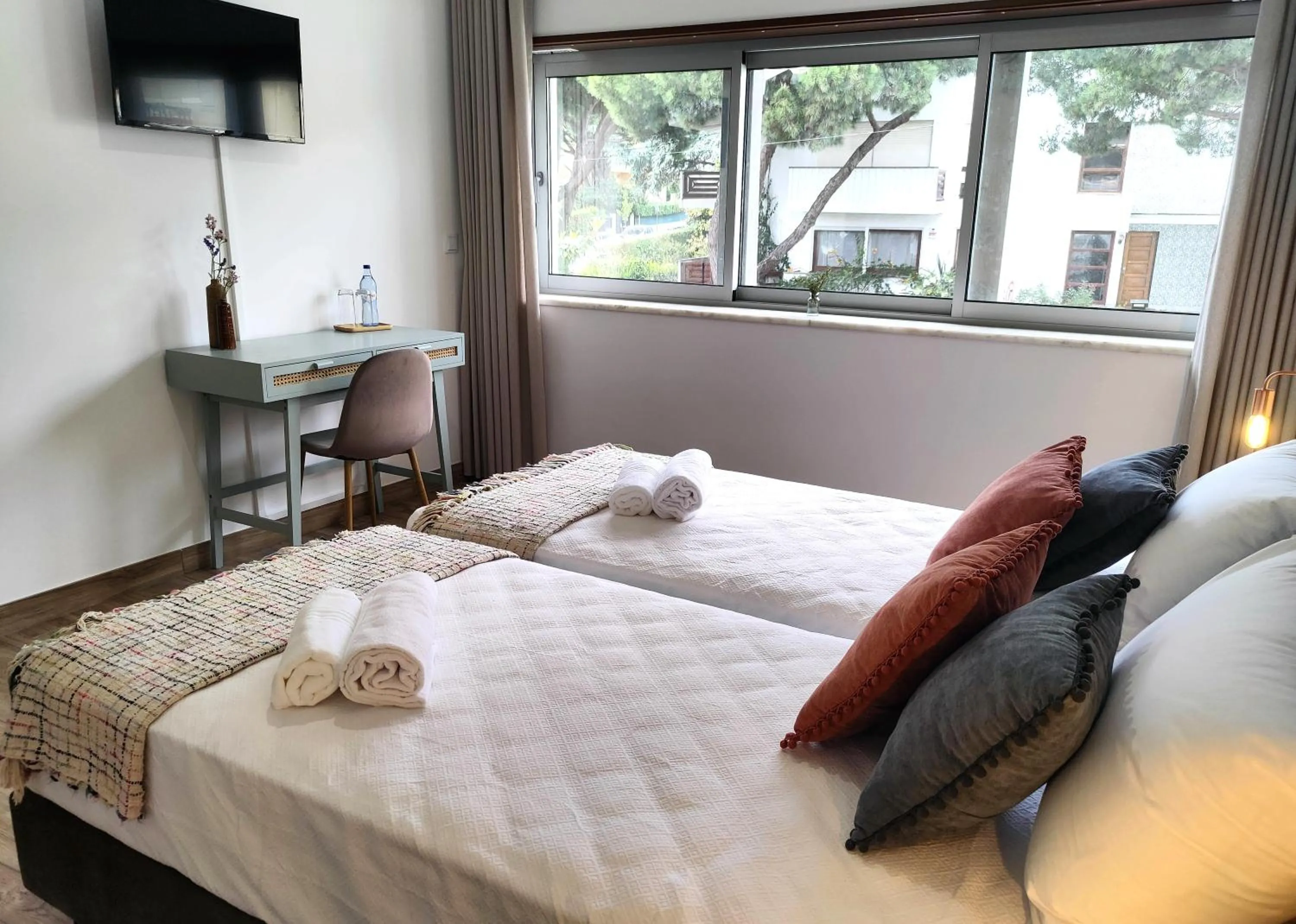 Large Twin Room in Embaixada da Vila
