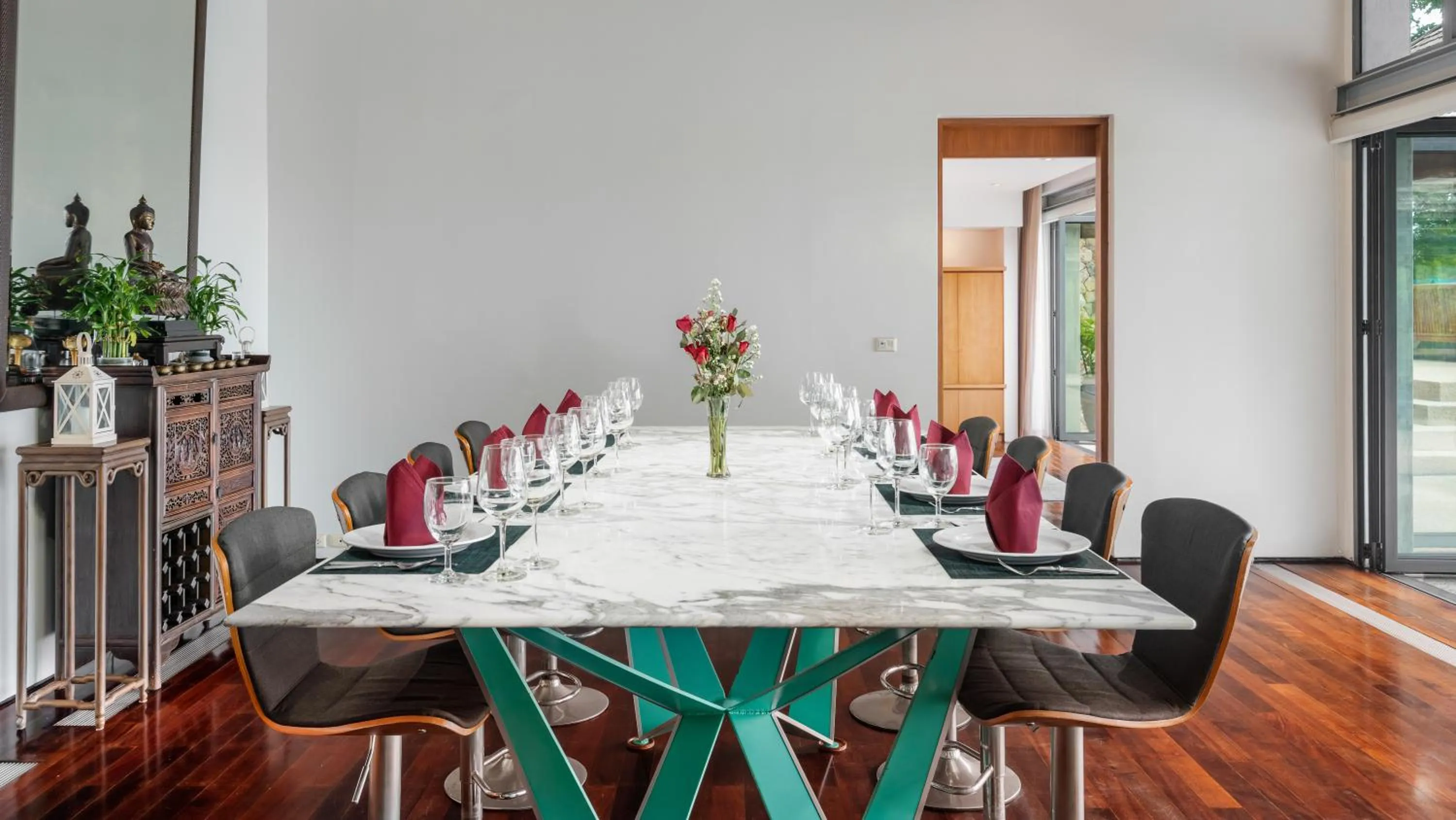 Dining area in Villa Lomchoy