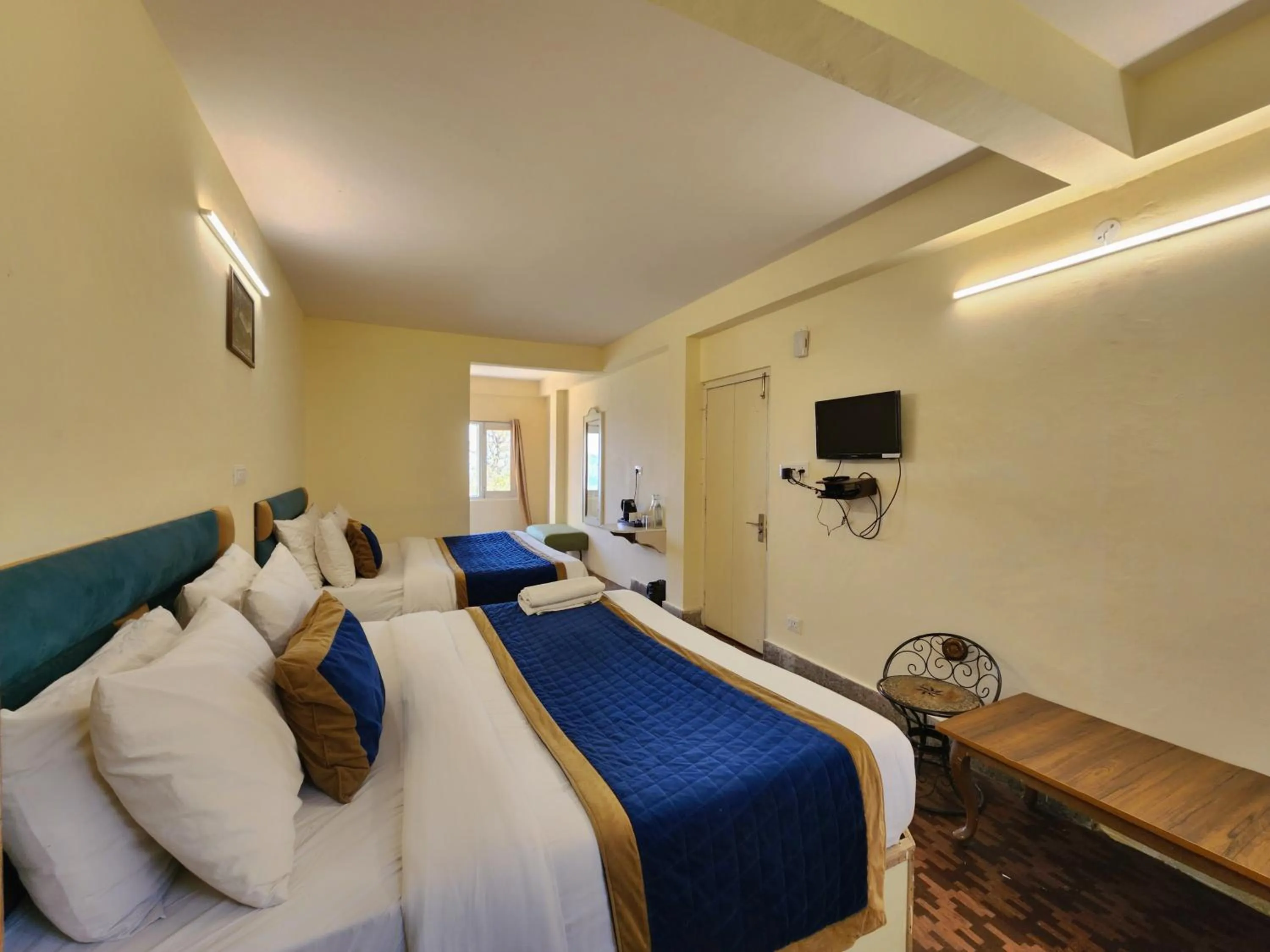 Bed in The Ashoka Inn 300mts walkable from Mall Road