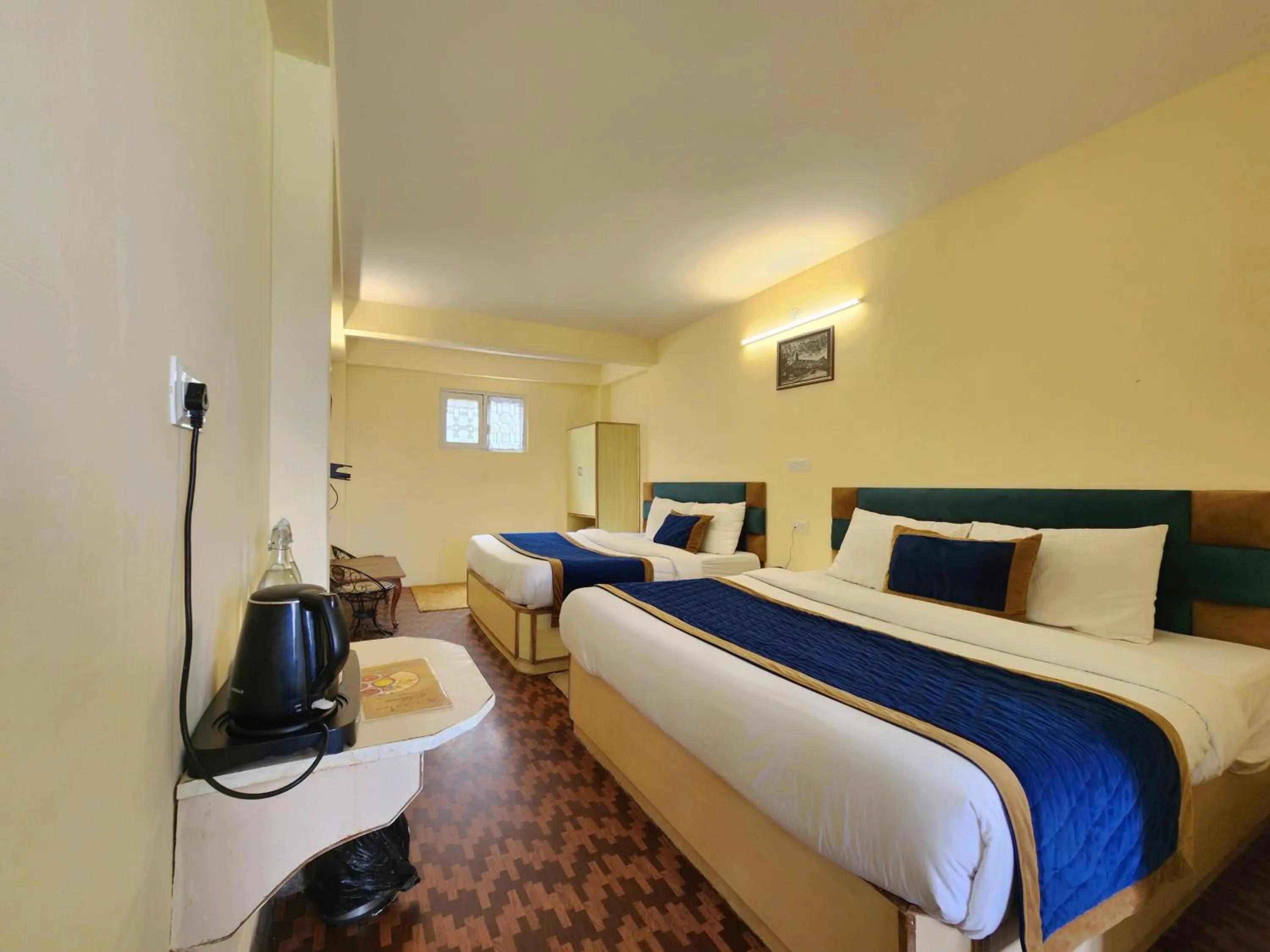 Bed in The Ashoka Inn 300mts walkable from Mall Road