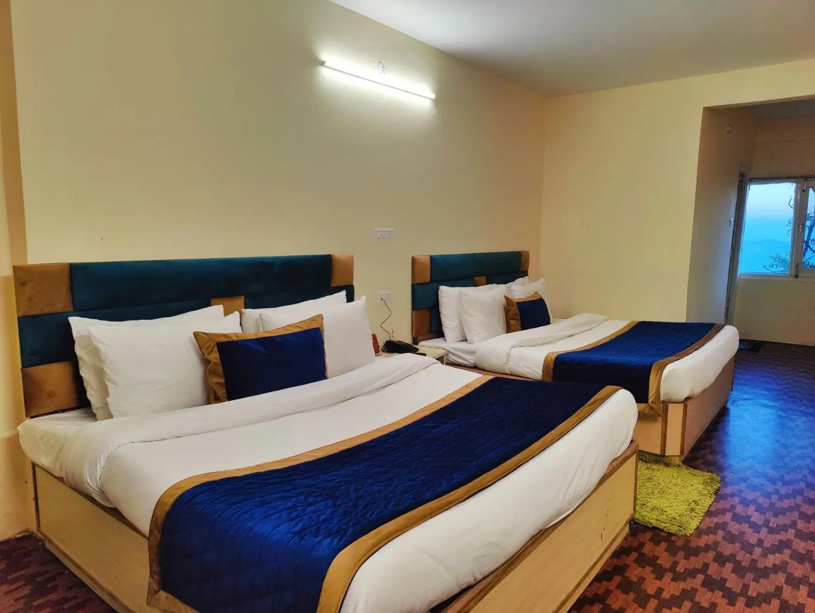 Bed in The Ashoka Inn 300mts walkable from Mall Road