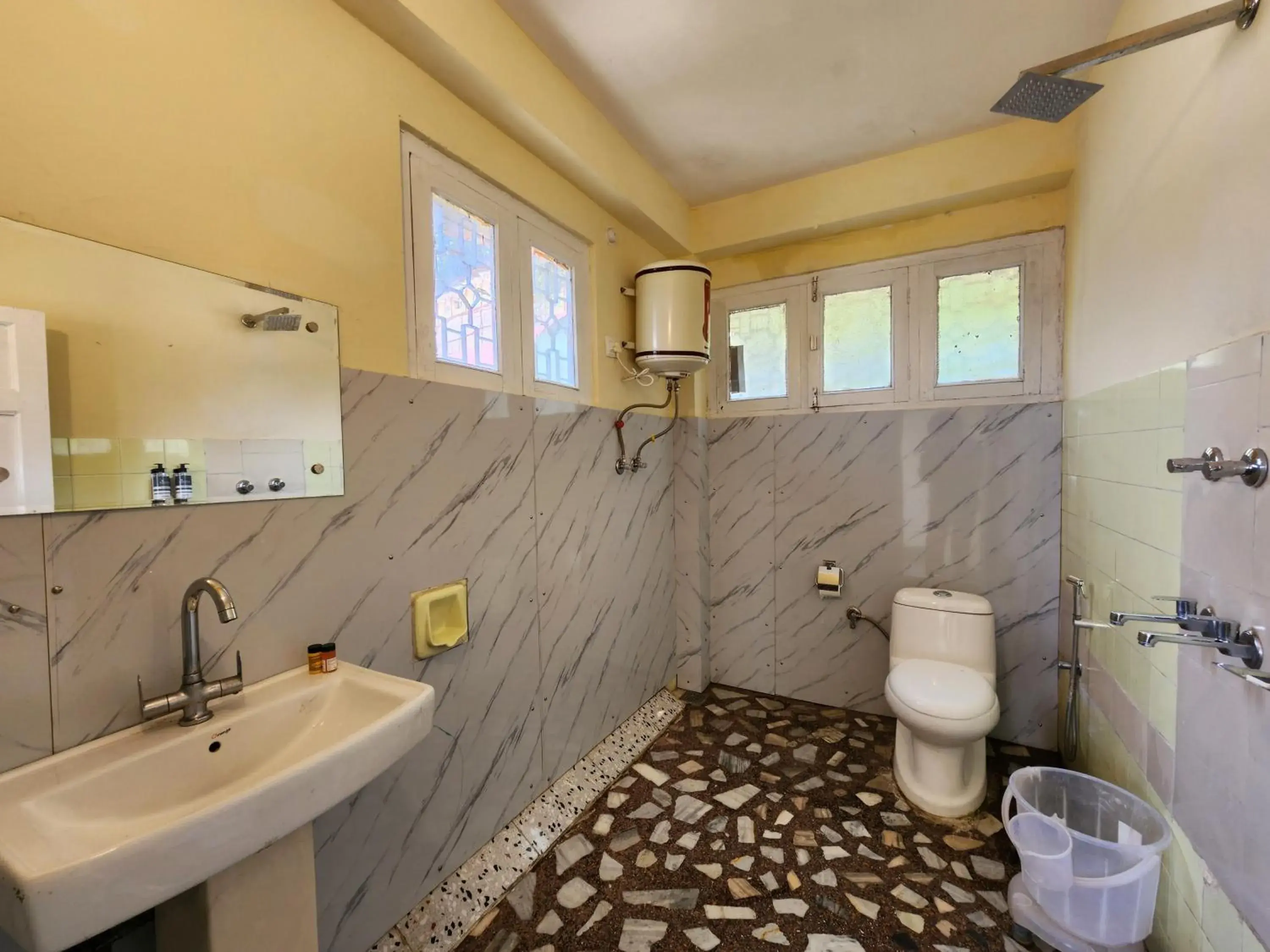 Deluxe Double Room with Balcony in The Ashoka Inn 300mts walkable from Mall Road Deluxe Double Room with Balcony in The Ashoka Inn 300mts walkable from Mall Road