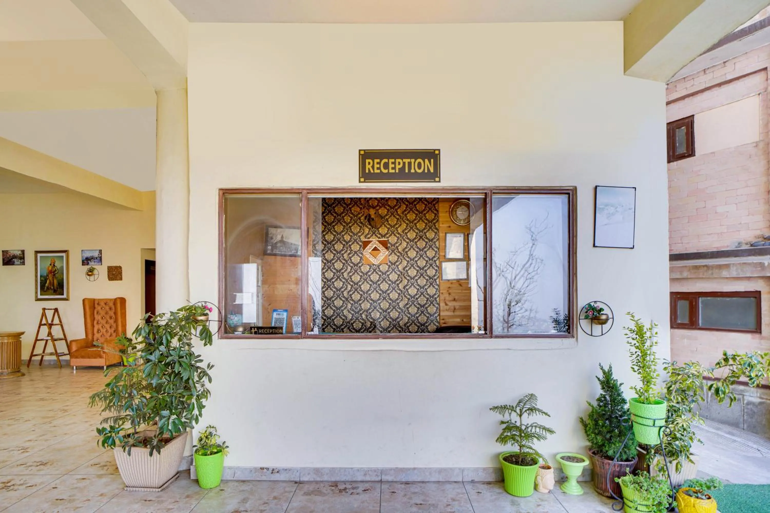 The Ashoka Inn 300mts walkable from Mall Road