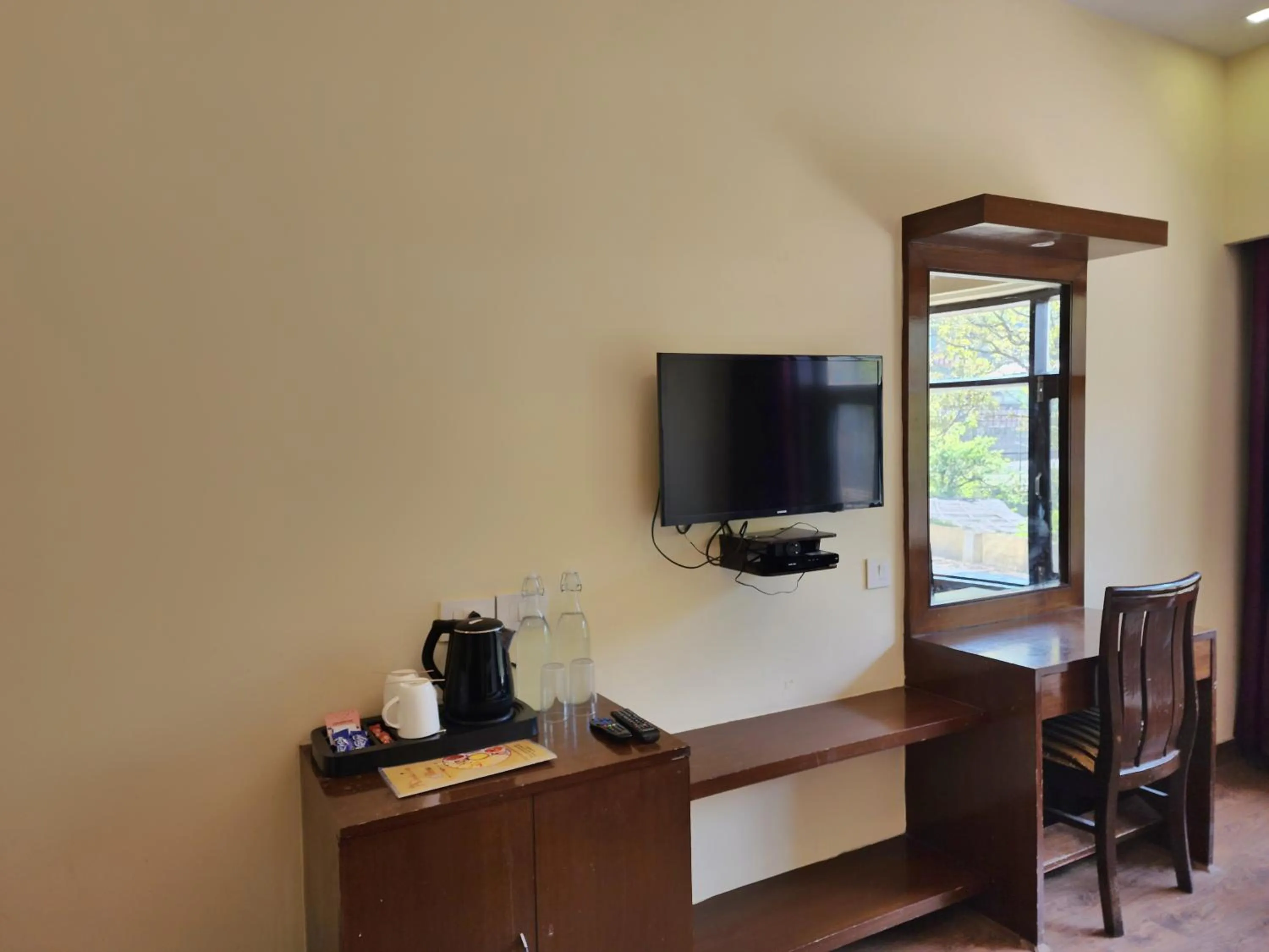 The Ashoka Inn 300mts walkable from Mall Road