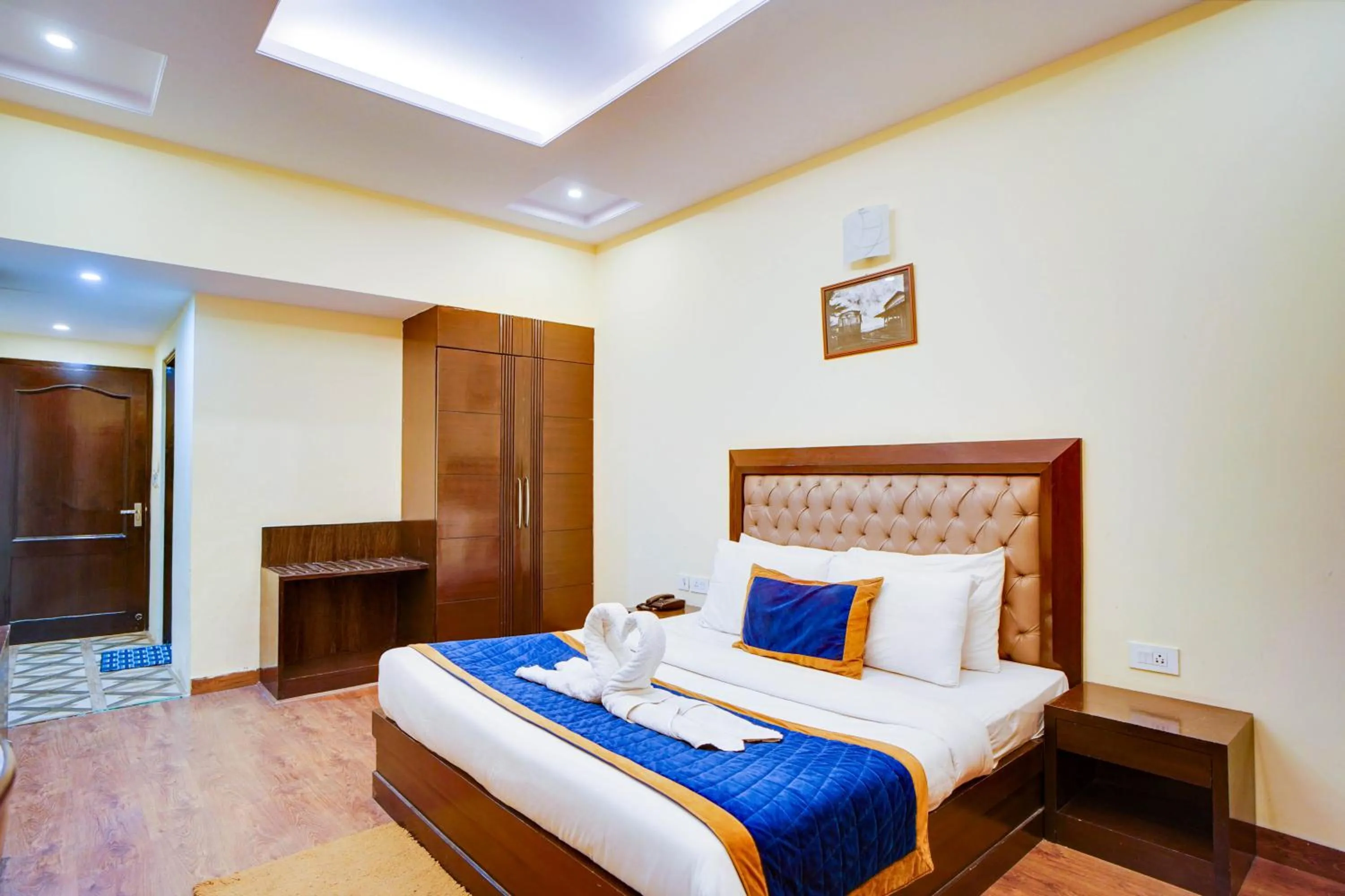 Bed in The Ashoka Inn 300mts walkable from Mall Road