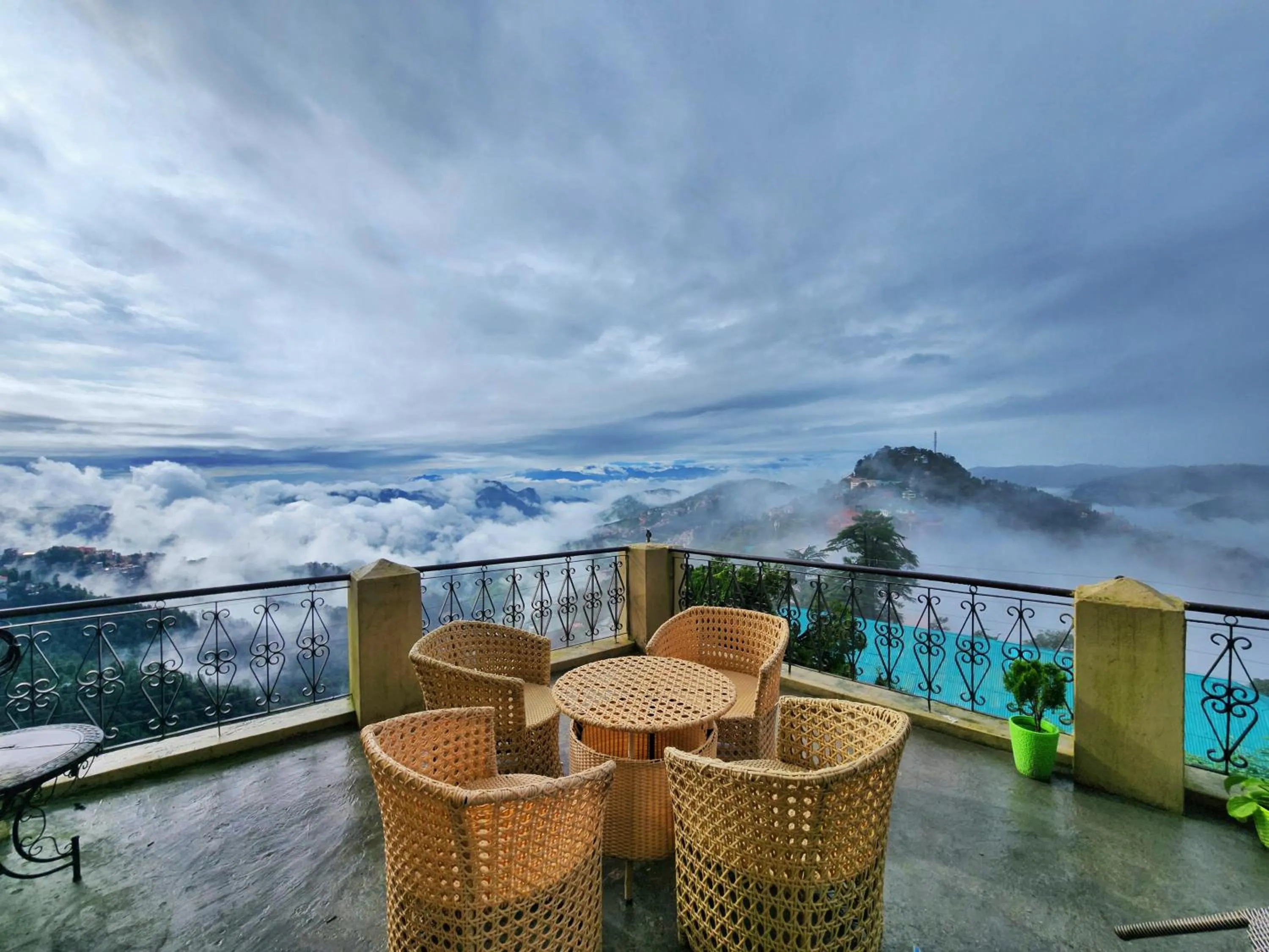 The Ashoka Inn 300mts walkable from Mall Road