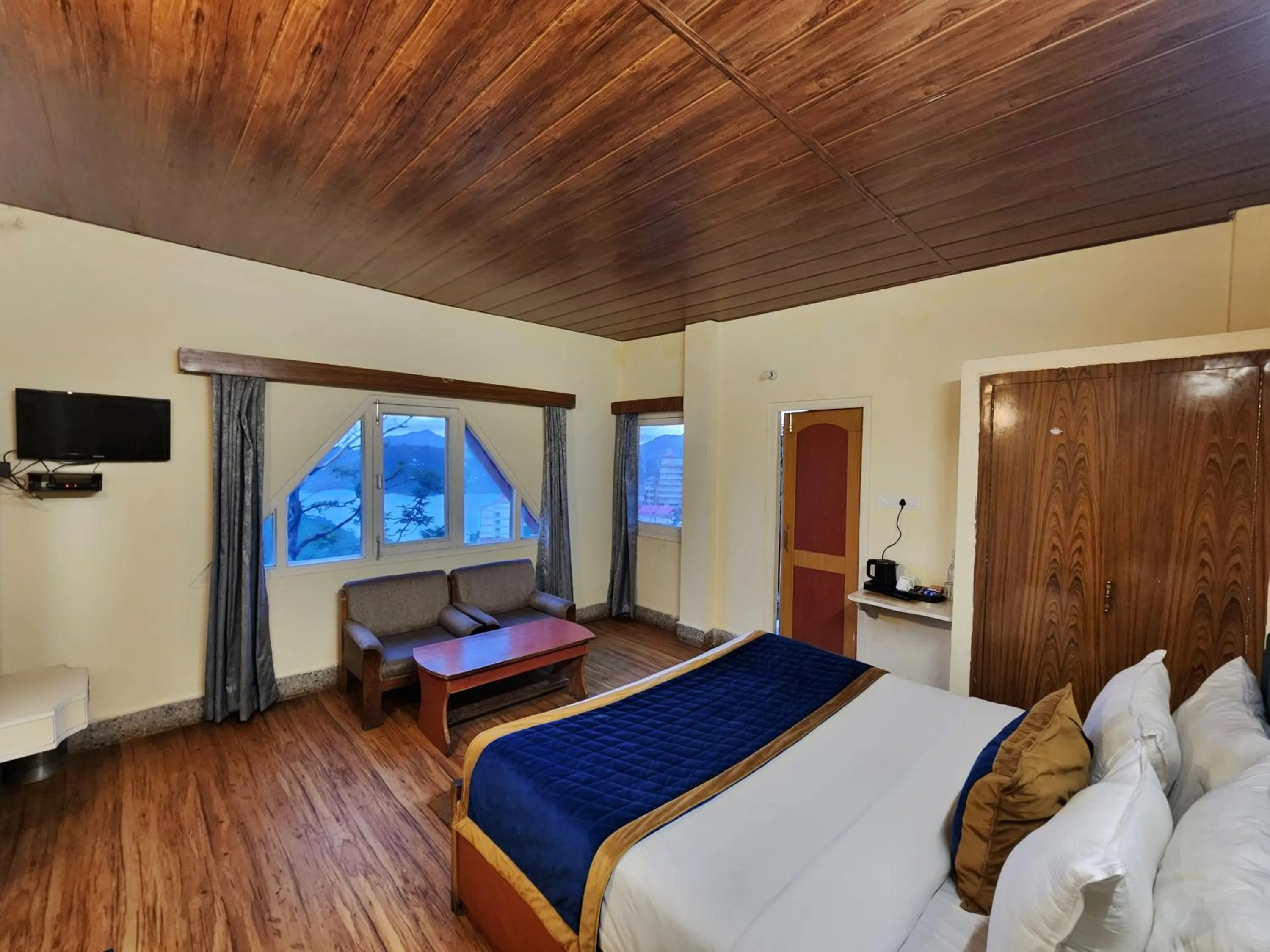 Bed in The Ashoka Inn 300mts walkable from Mall Road