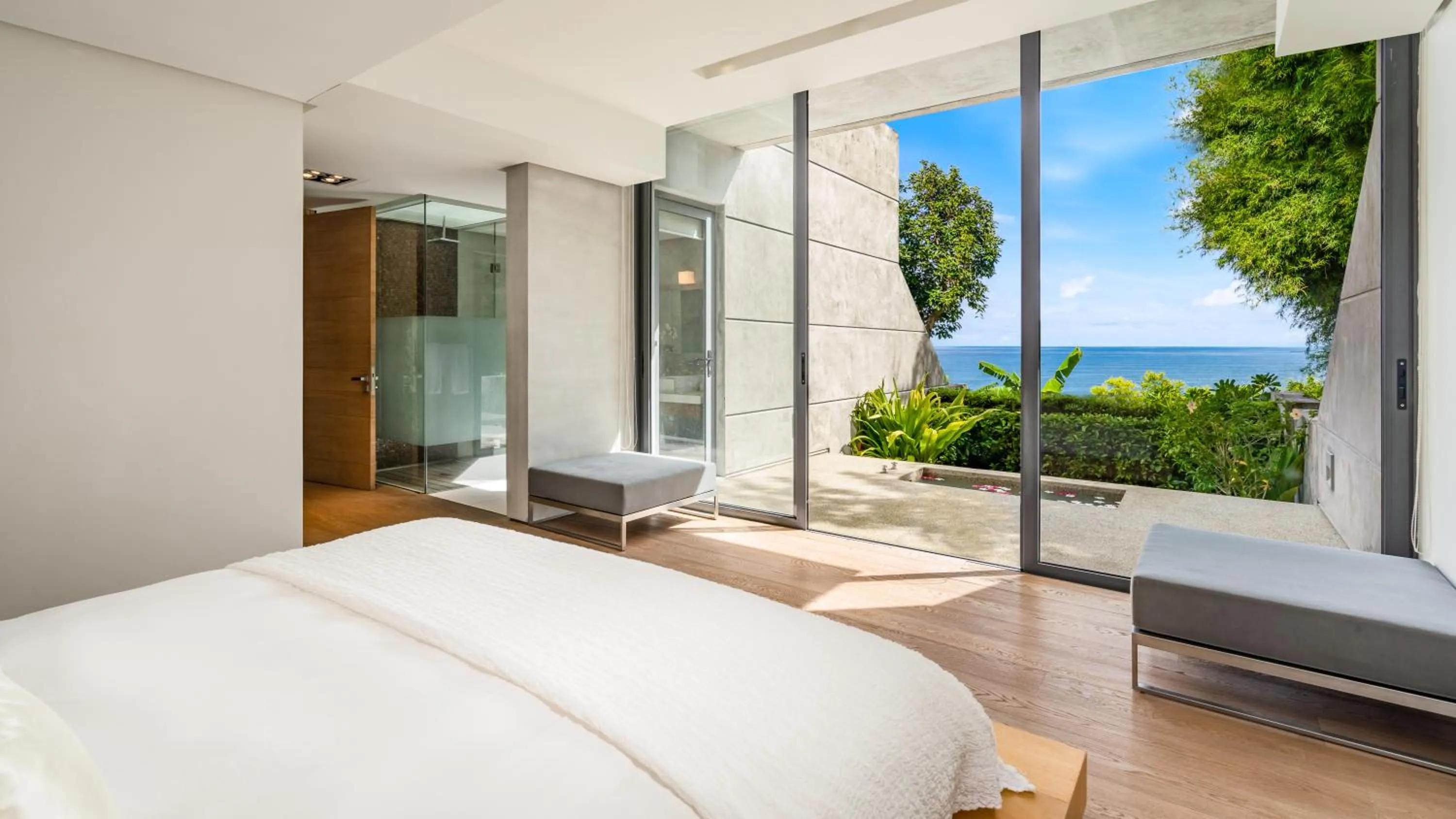 Bed in Villa Saengootsa