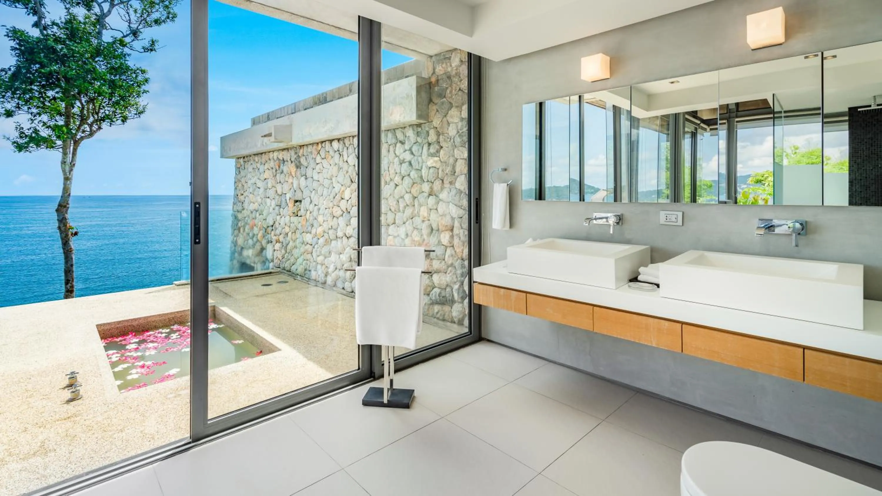 Bathroom in Villa Saengootsa