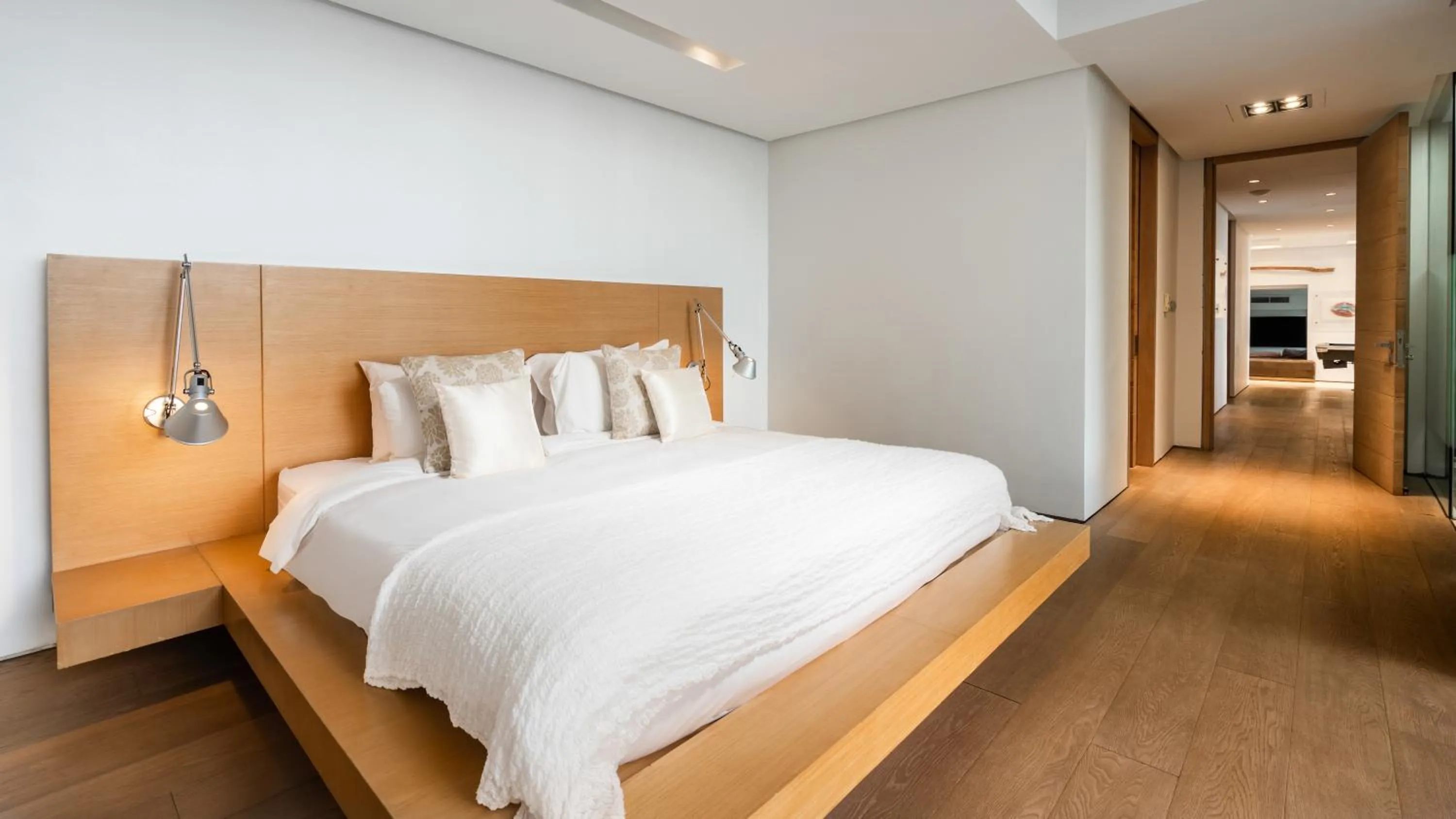 Bed in Villa Saengootsa