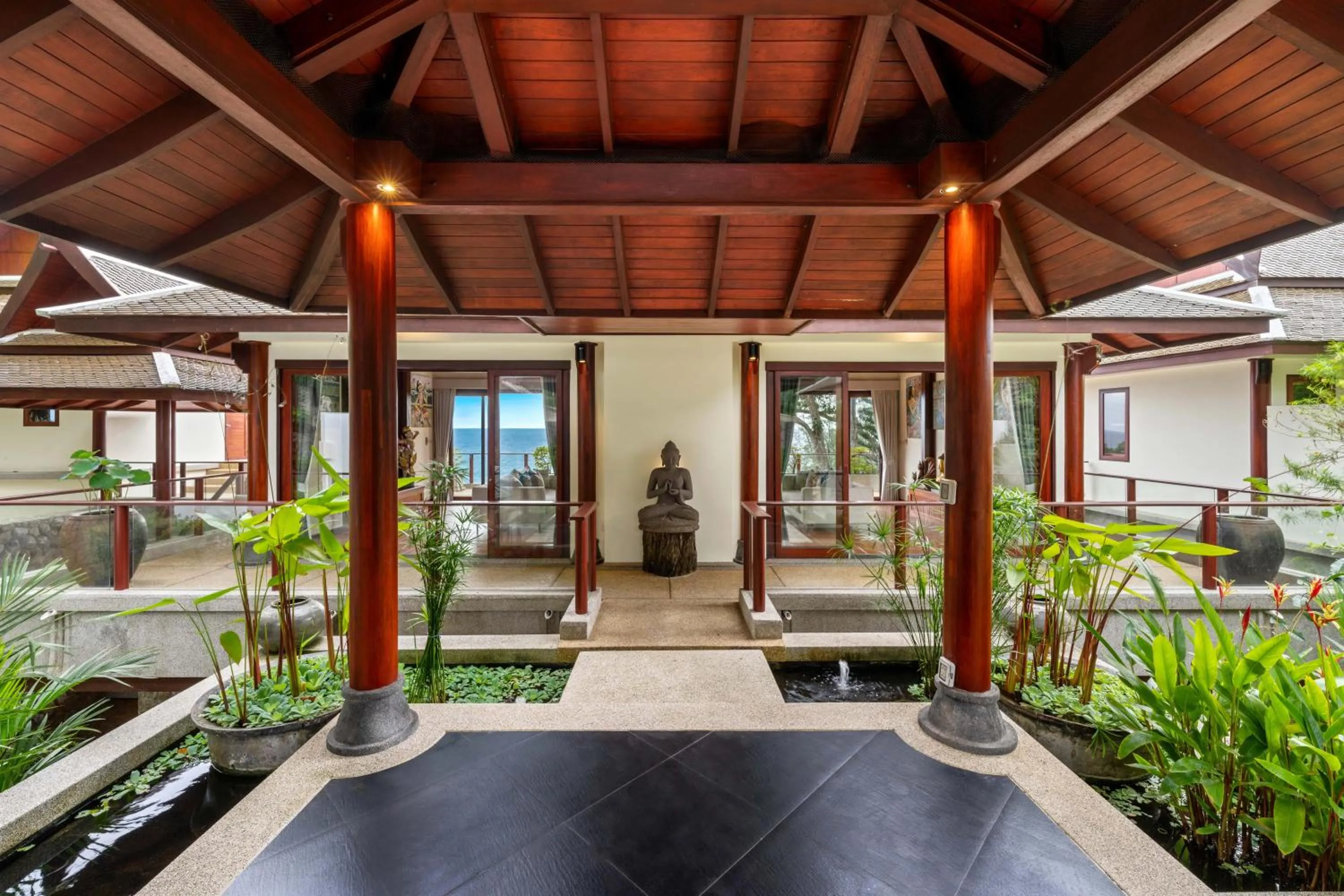 Facade/entrance in Villa Horizon