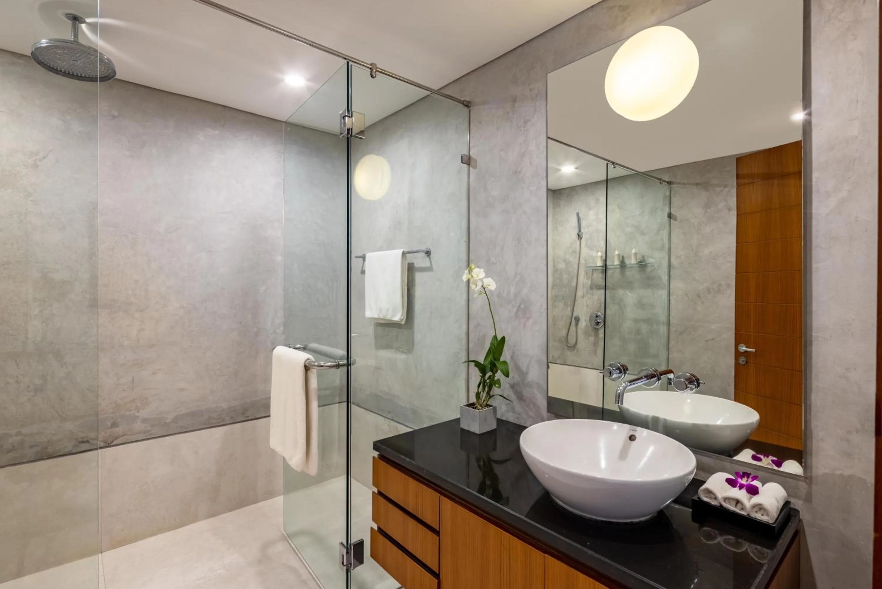 Shower in Villa Benyasiri