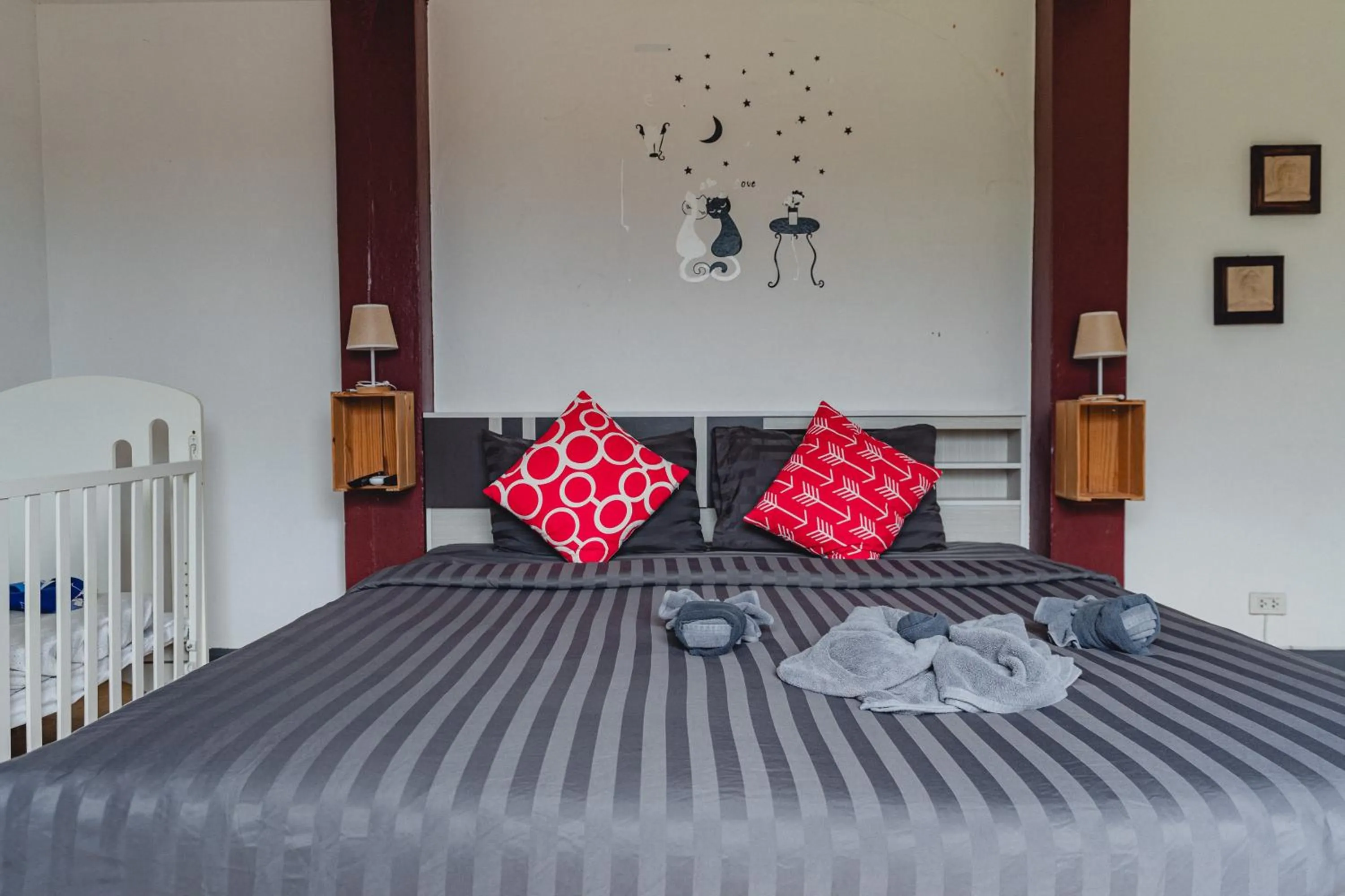 Bedroom, Bed in Lemon House apartment