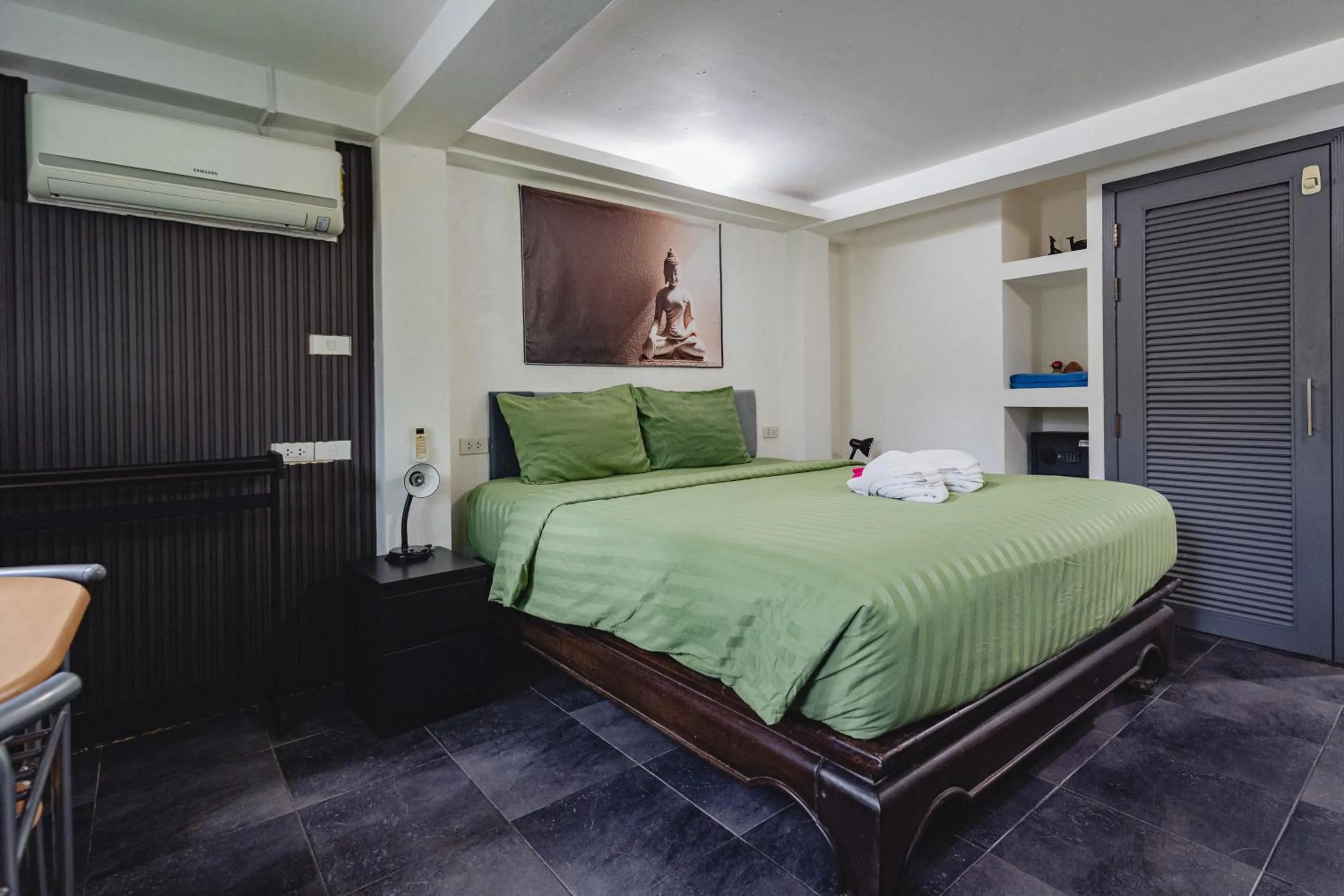 Bedroom, Bed in Lemon House apartment