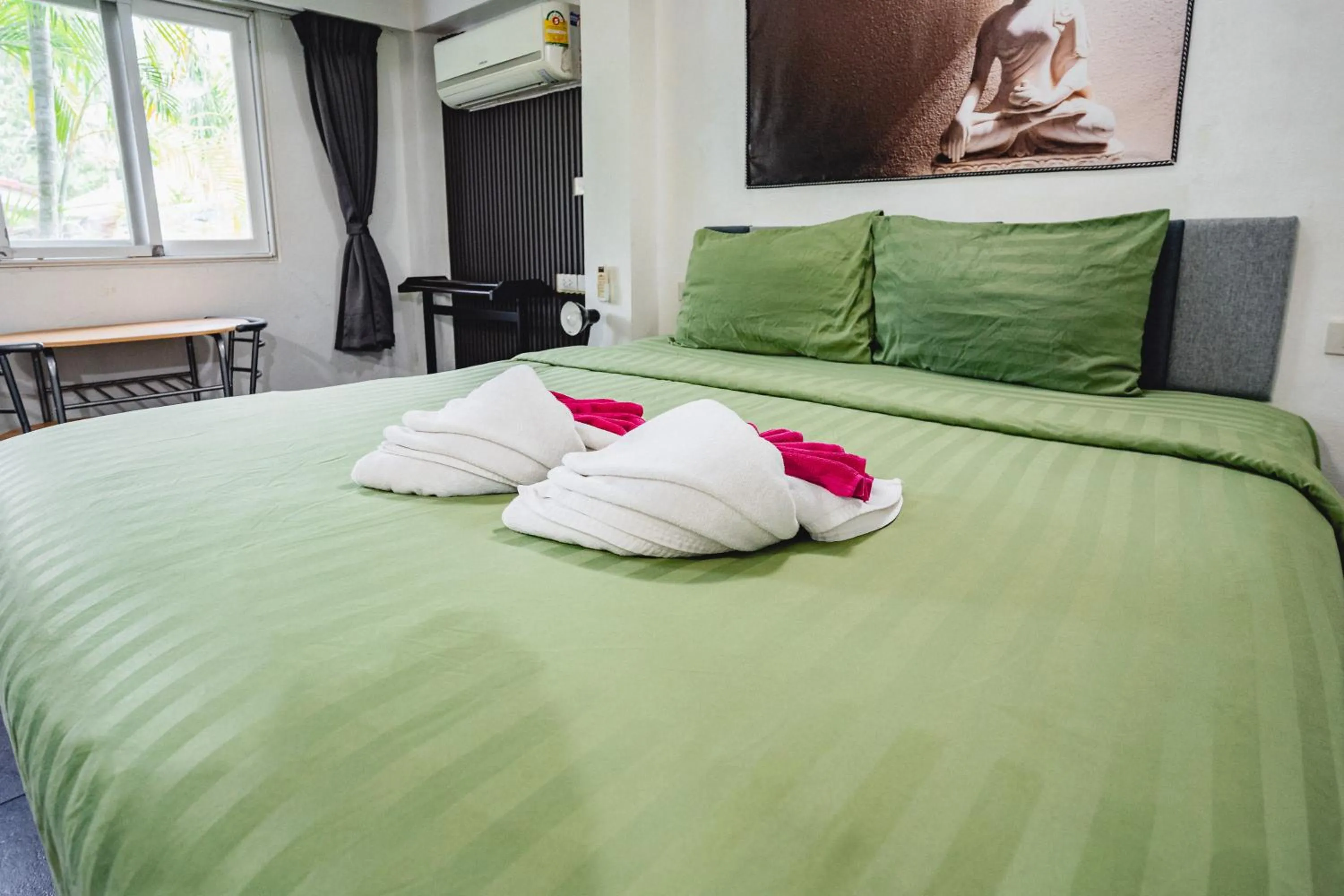 Bedroom, Bed in Lemon House apartment