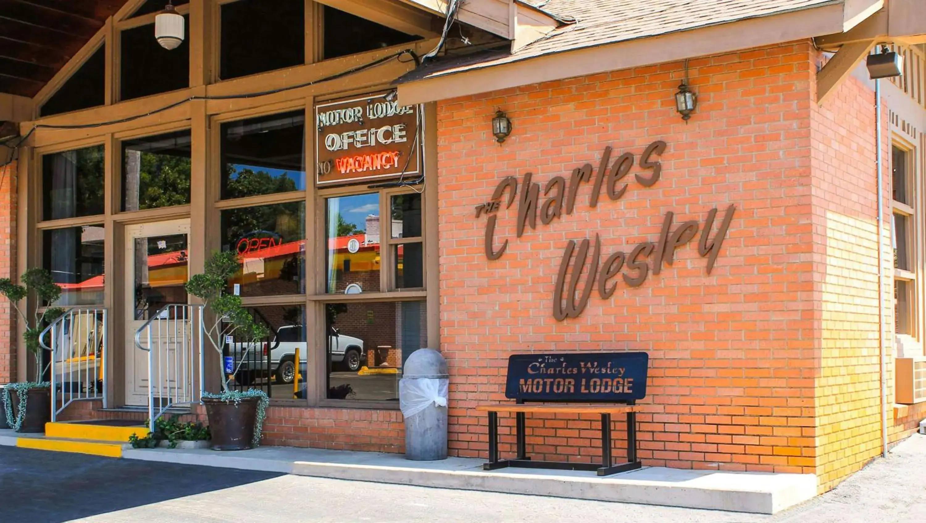 Charles Wesley Motor Lodge Downtown Broken Bow- Hochatown Charles Wesley Motor Lodge Downtown Broken Bow- Hochatown