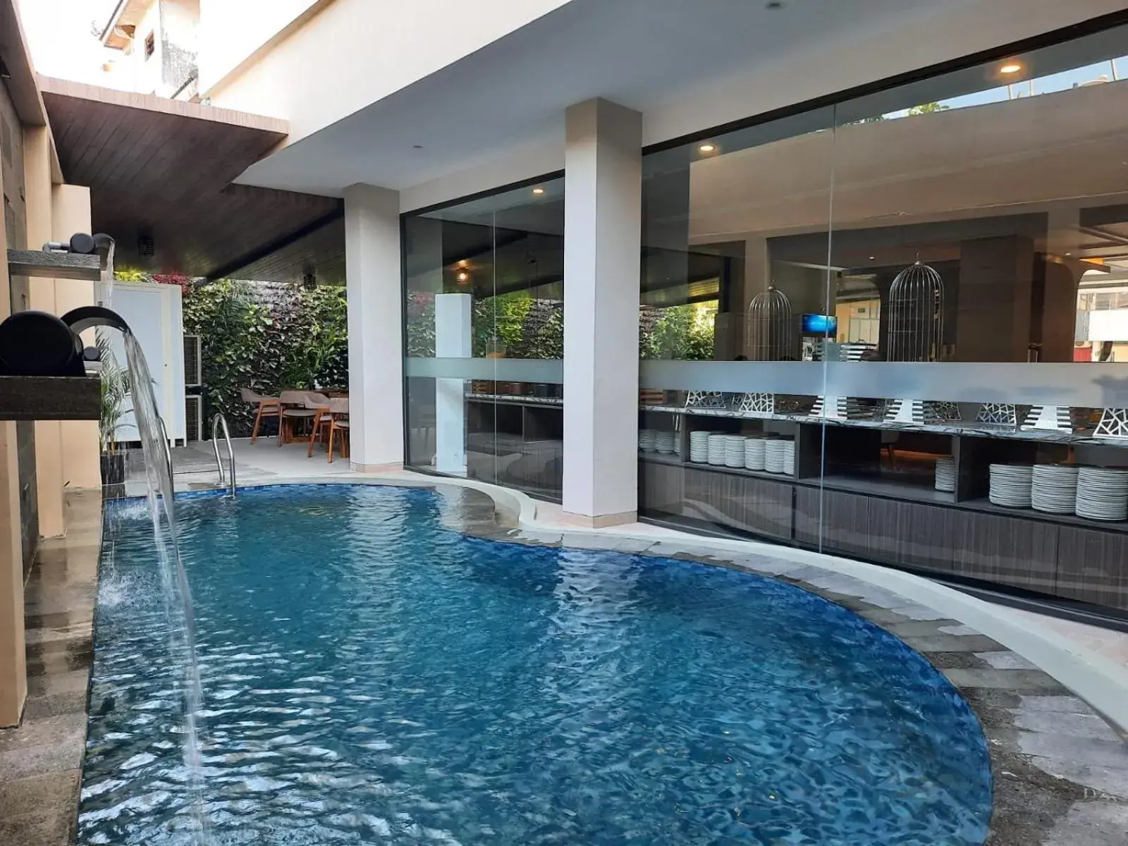 Swimming pool in Front One Gosyen Hotel Salatiga Swimming pool in Front One Gosyen Hotel Salatiga