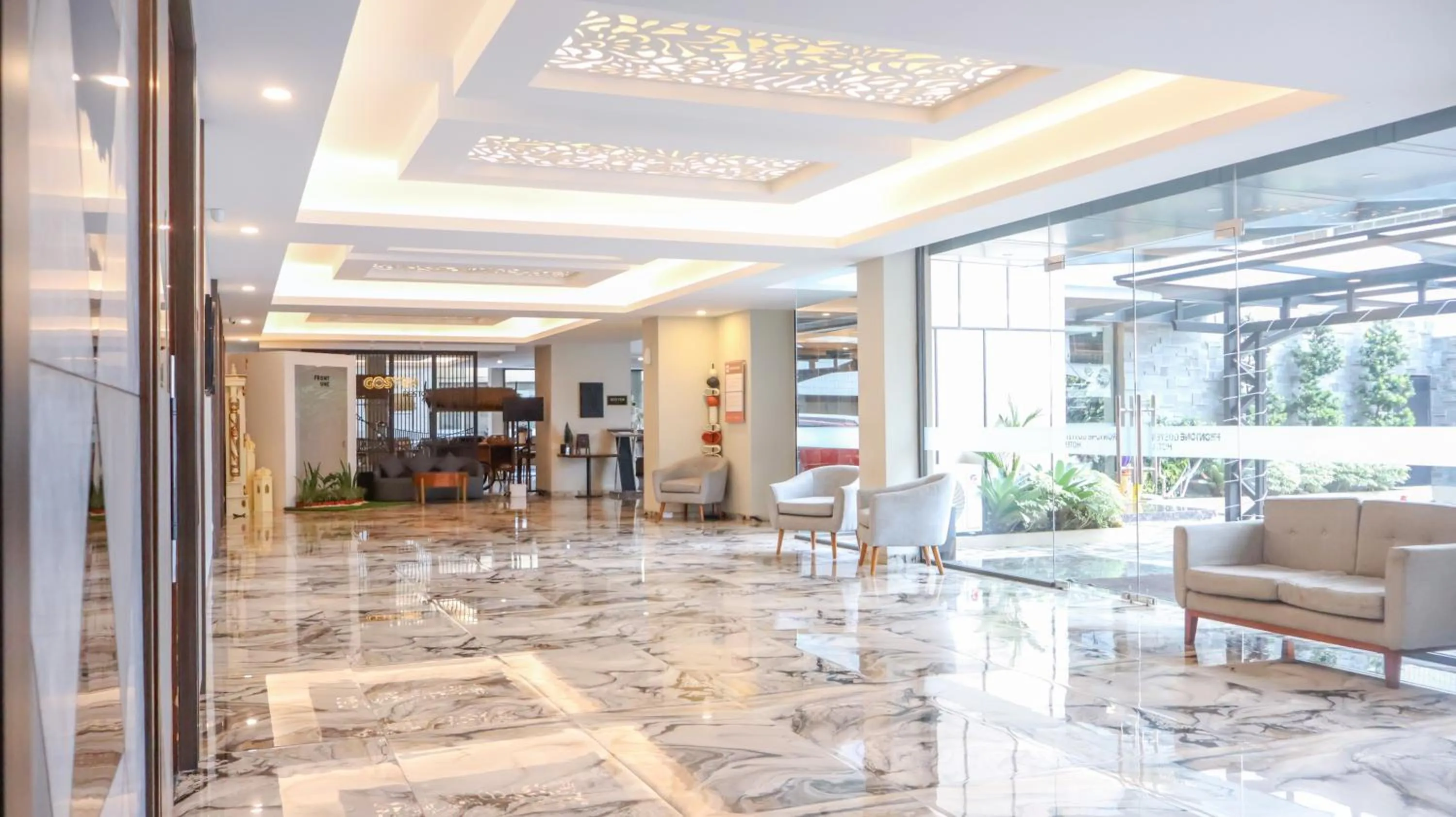 Front One Gosyen Hotel Salatiga