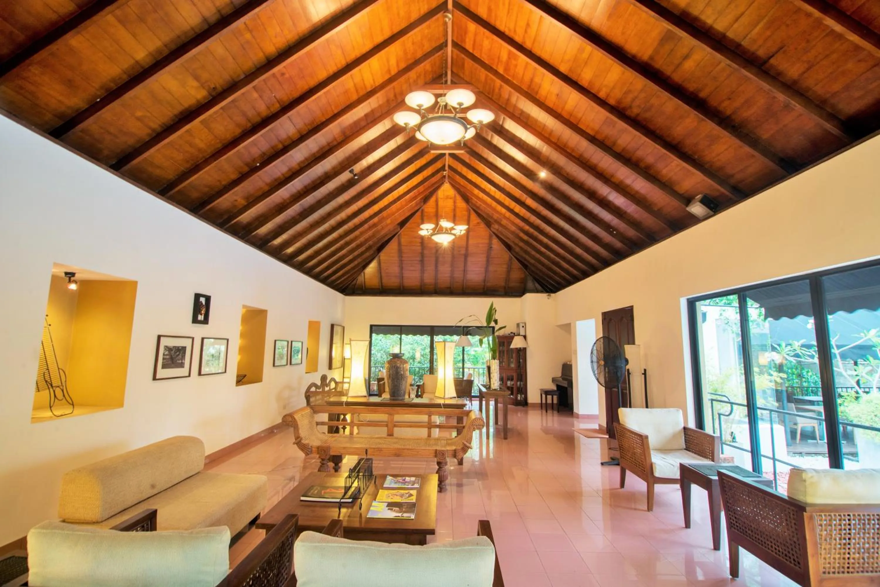 Library in Villa Escondite - The Hotel