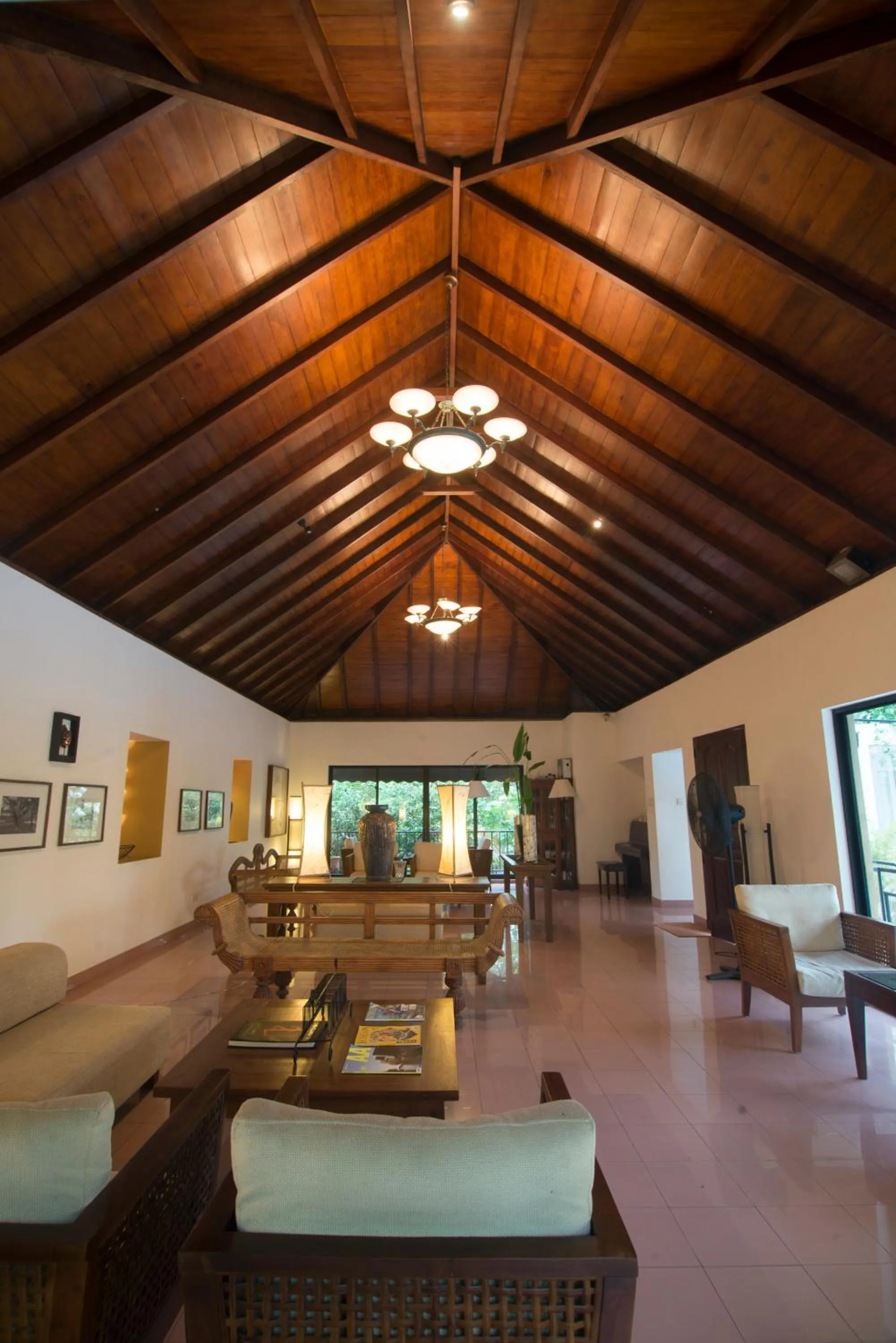 Library in Villa Escondite - The Hotel