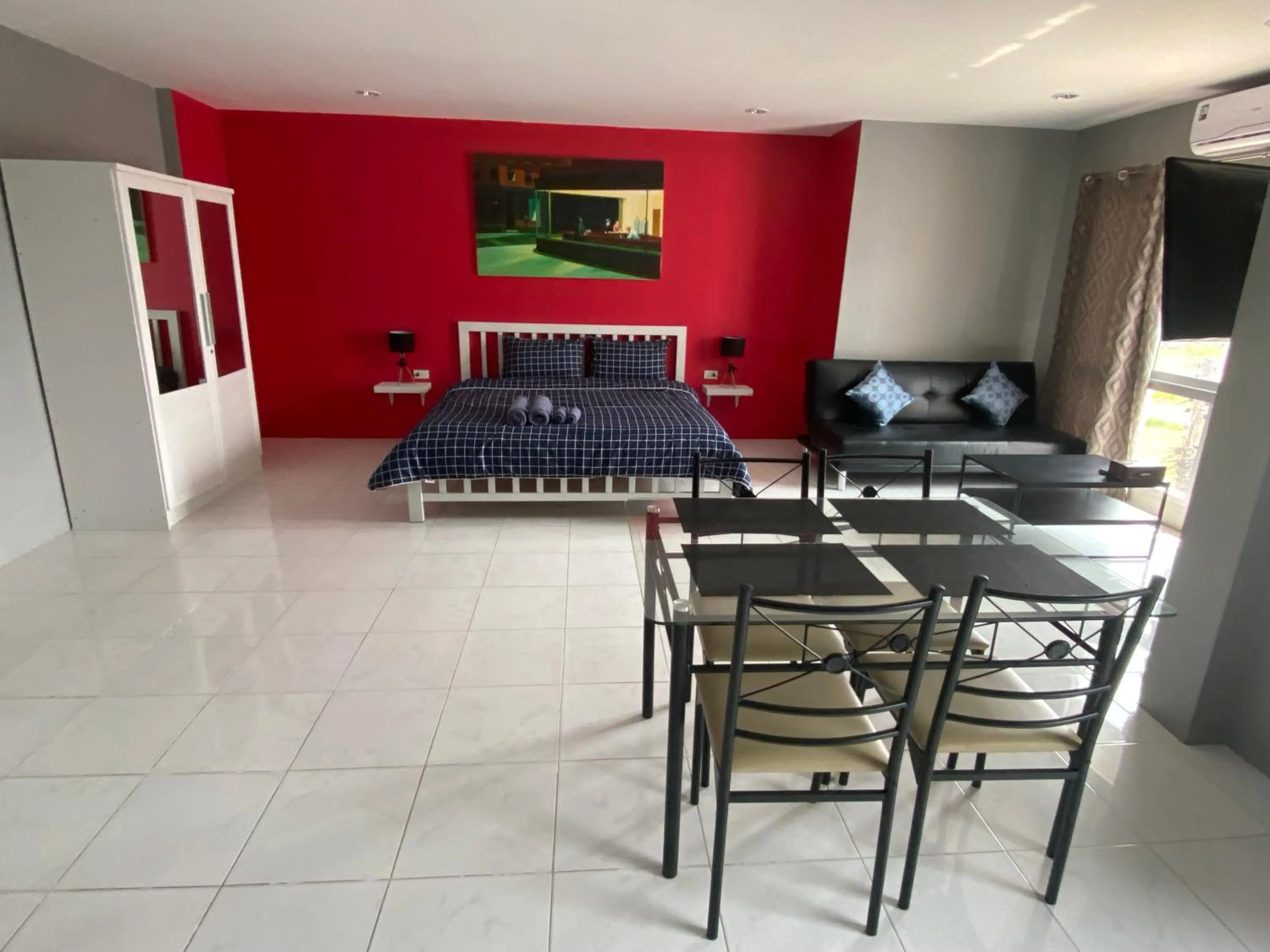 KARON STUDIO APARTMENT