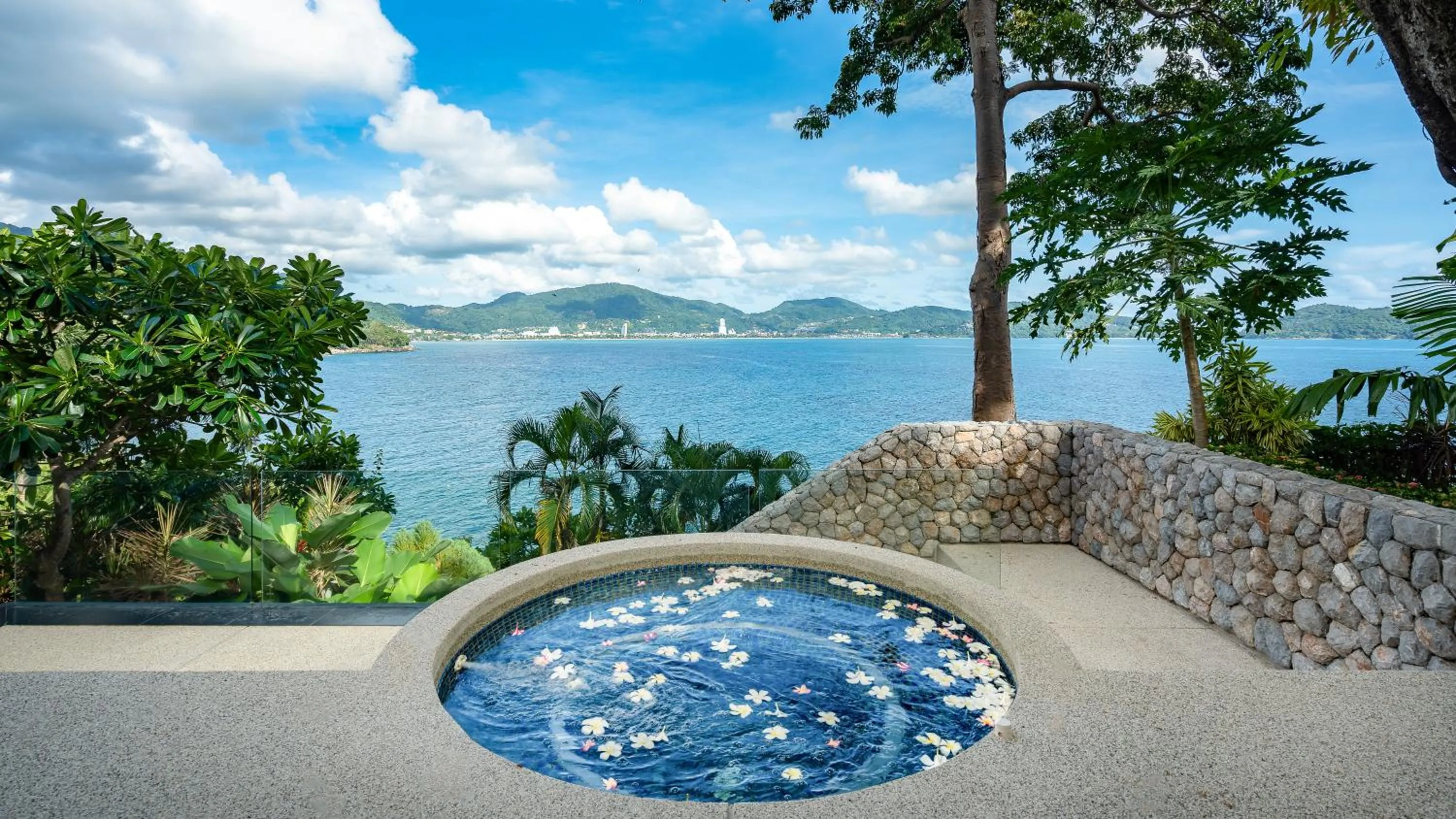 Hot Tub in Villa Rom Trai