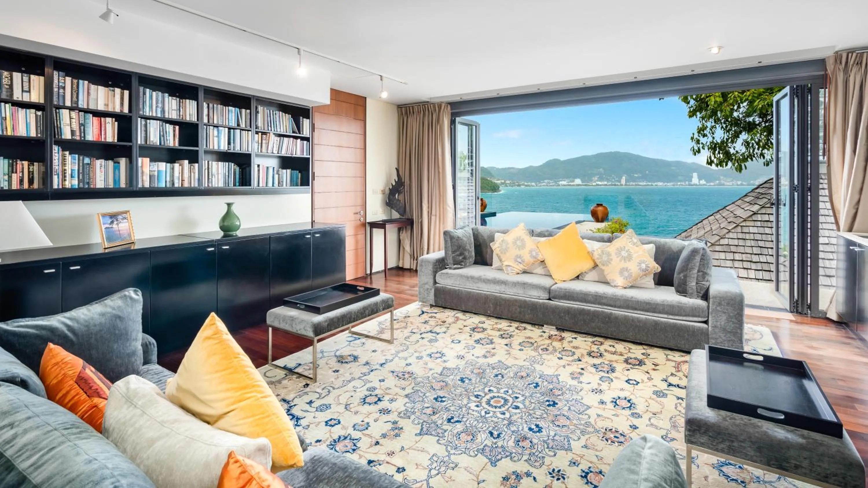 Library in Villa Rom Trai