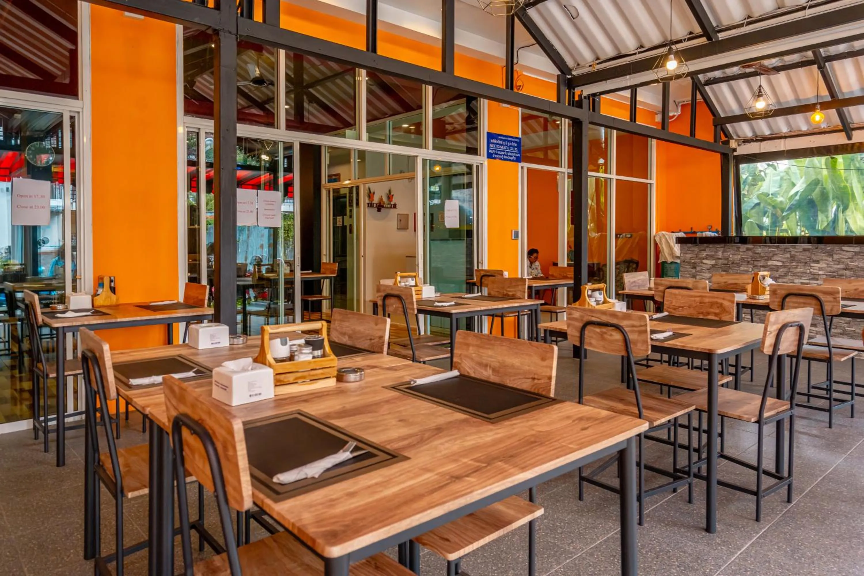 Restaurant/places to eat in Nice to meat you Rooms