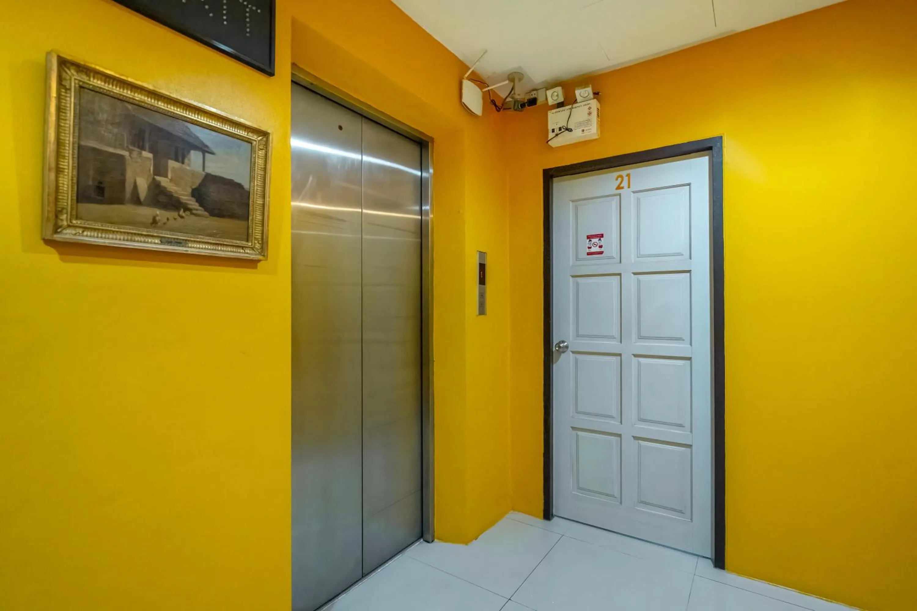 elevator, Bed in Nice to meat you Rooms