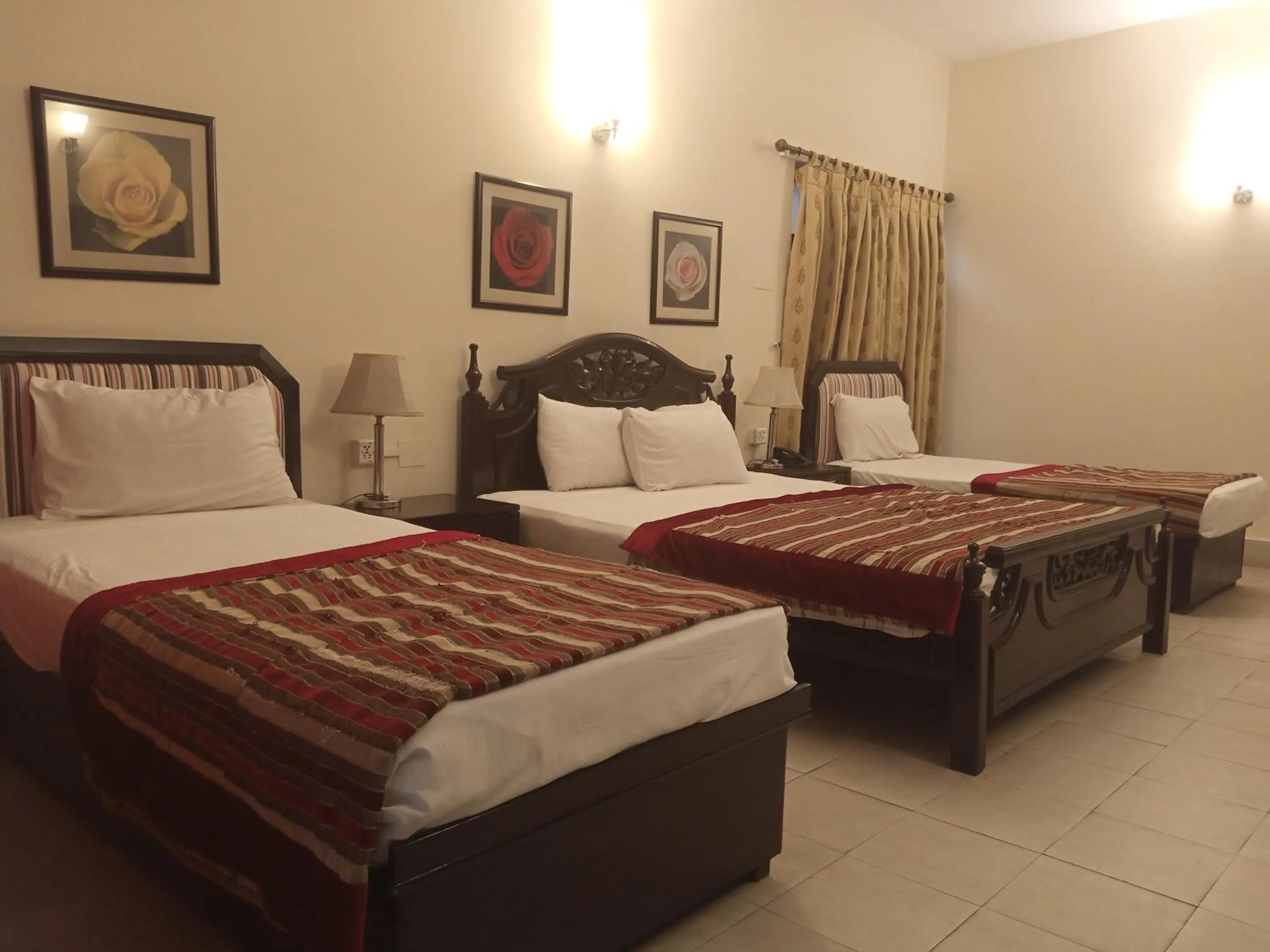 Bed in Herfa INN Hotel Lahore