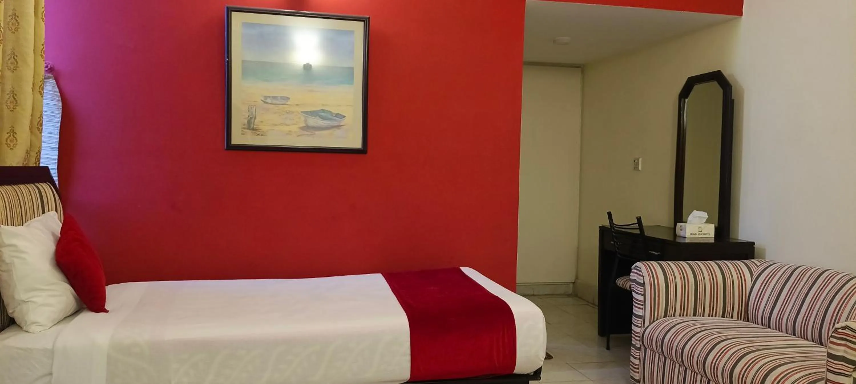 Bed in Herfa INN Hotel Lahore