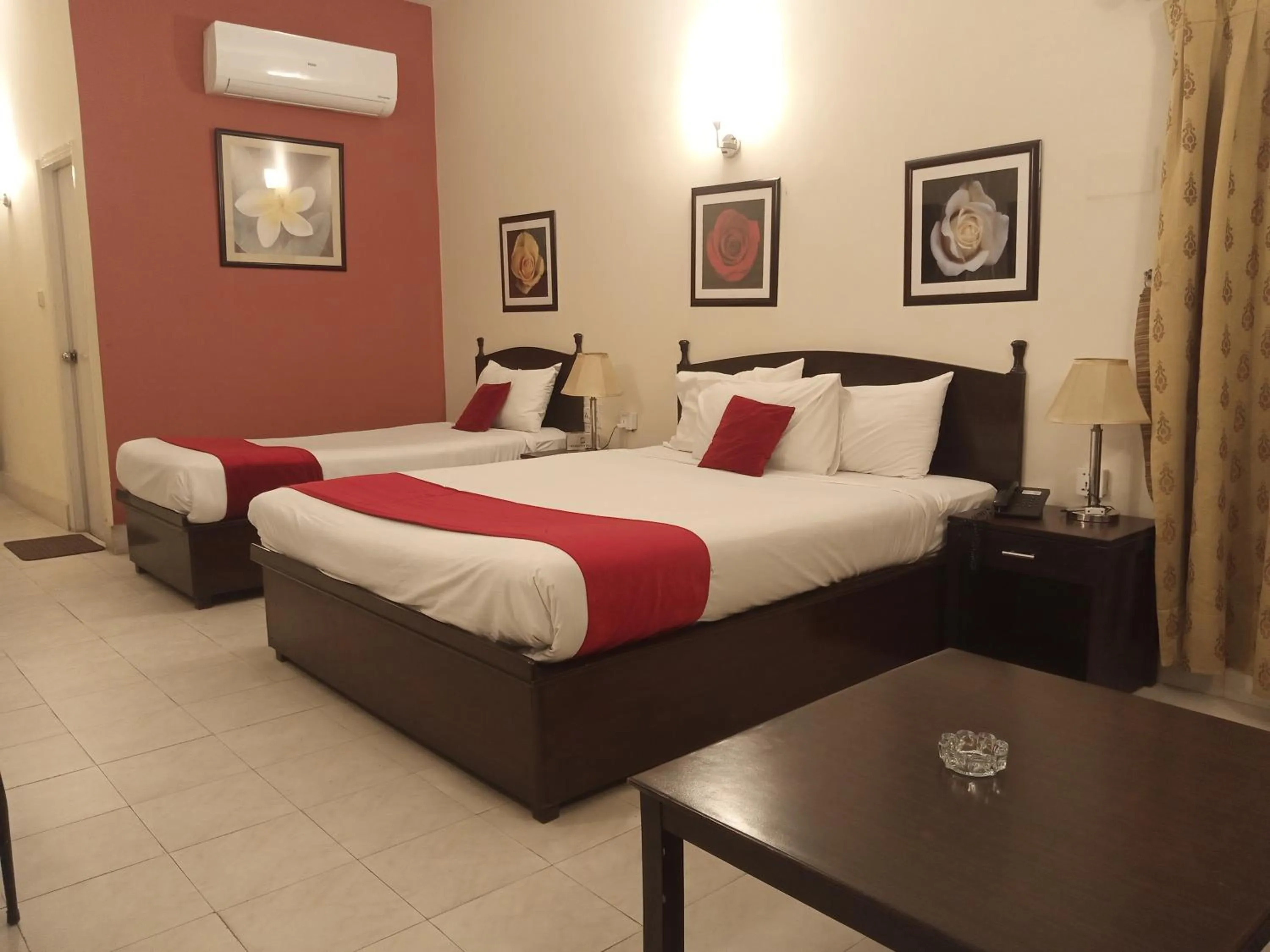 Photo of the whole room, Bed in Herfa INN Hotel Lahore