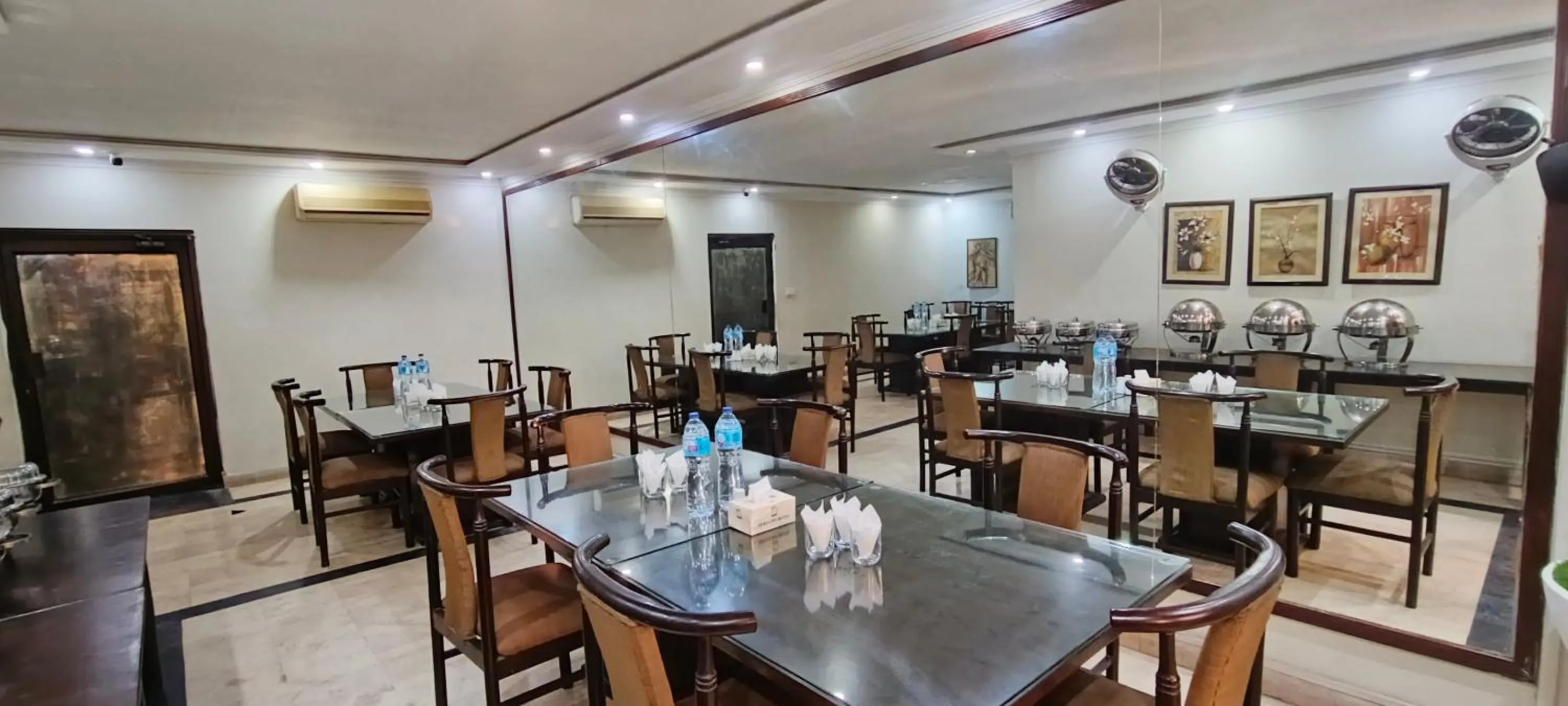 Restaurant/places to eat in Herfa INN Hotel Lahore