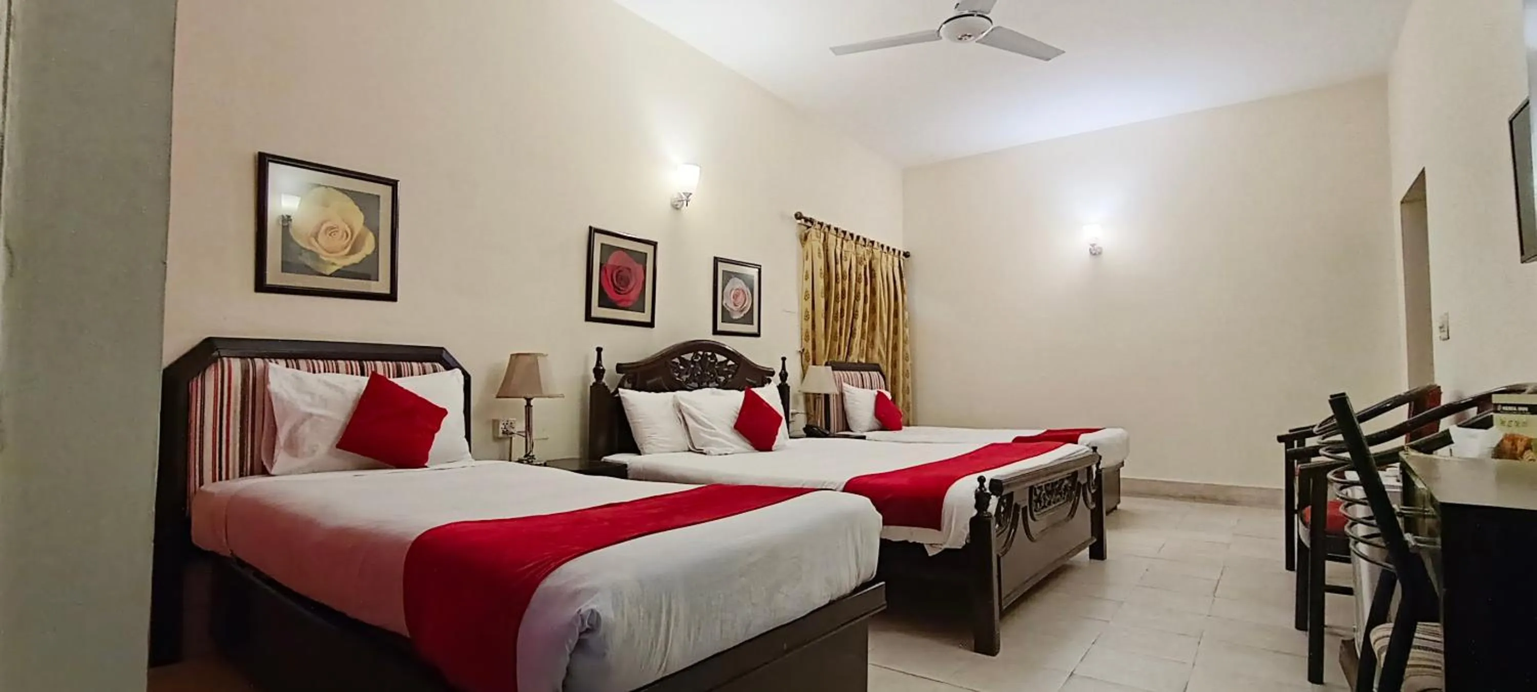 Bed in Herfa INN Hotel Lahore