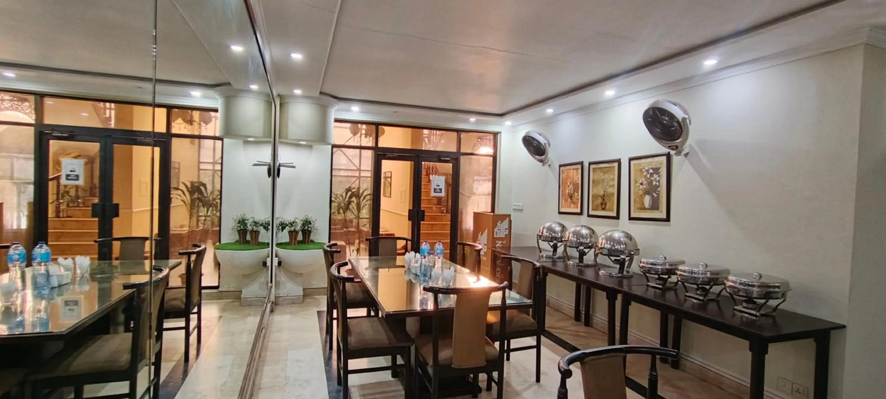 Restaurant/places to eat in Herfa INN Hotel Lahore