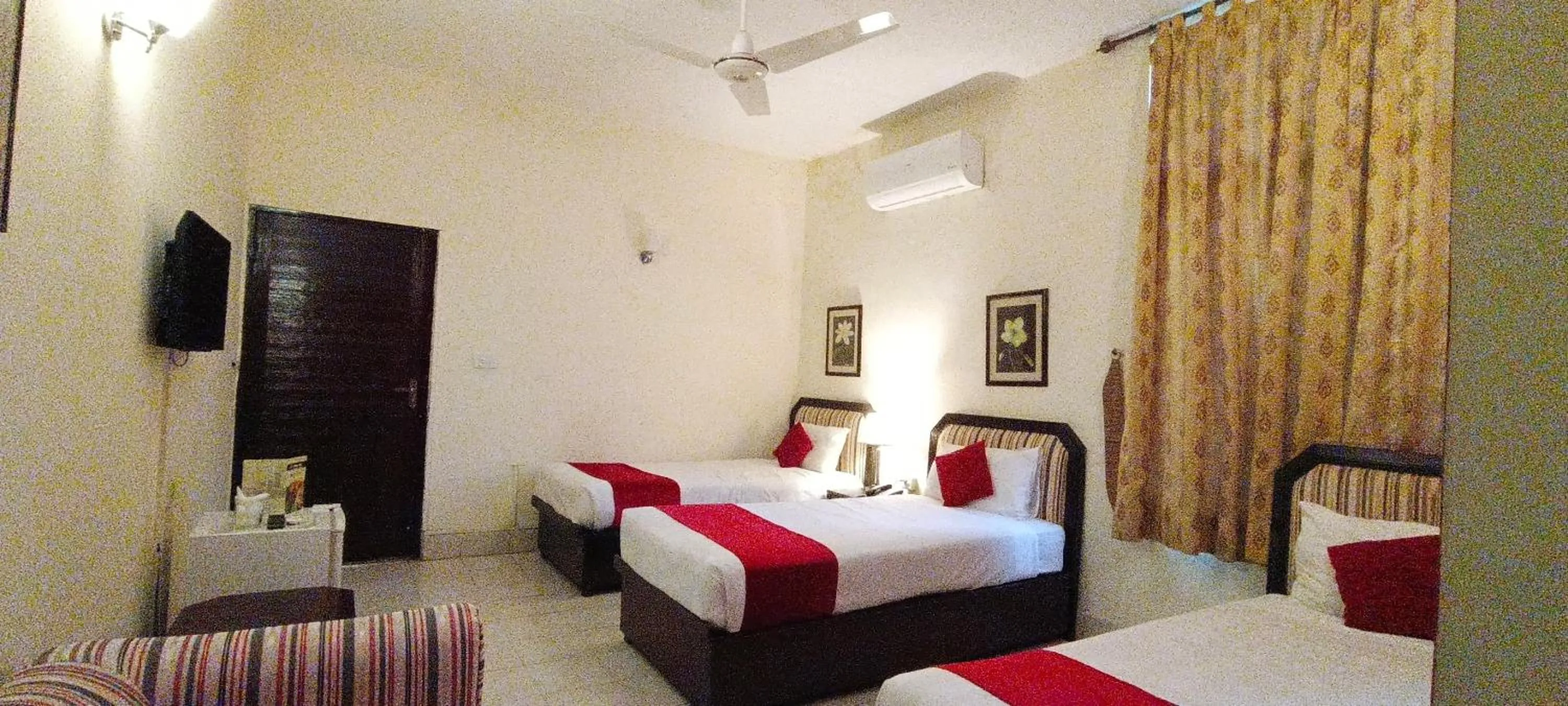 Bed in Herfa INN Hotel Lahore