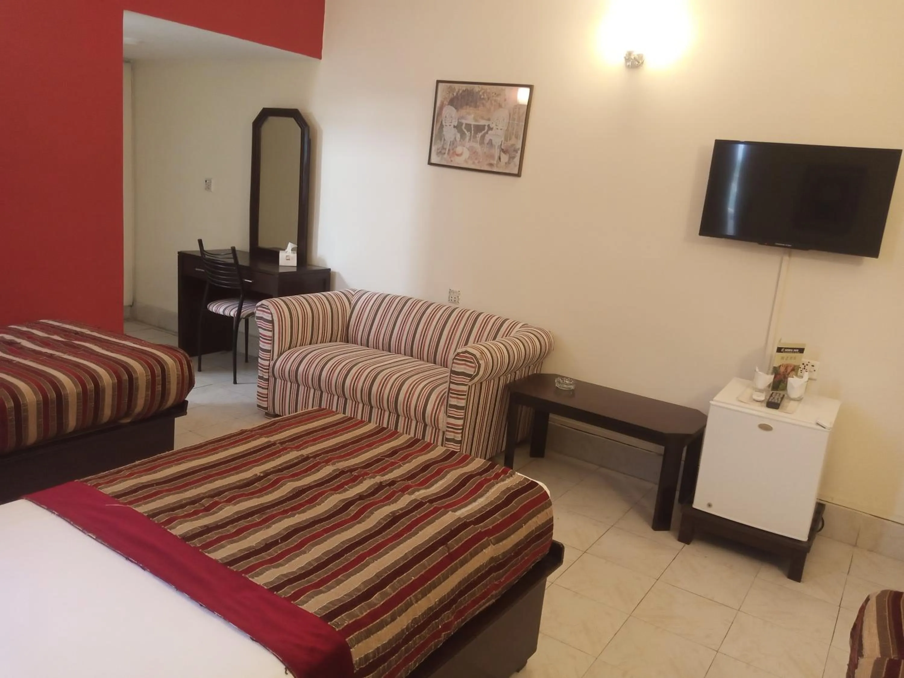 Bed in Herfa INN Hotel Lahore