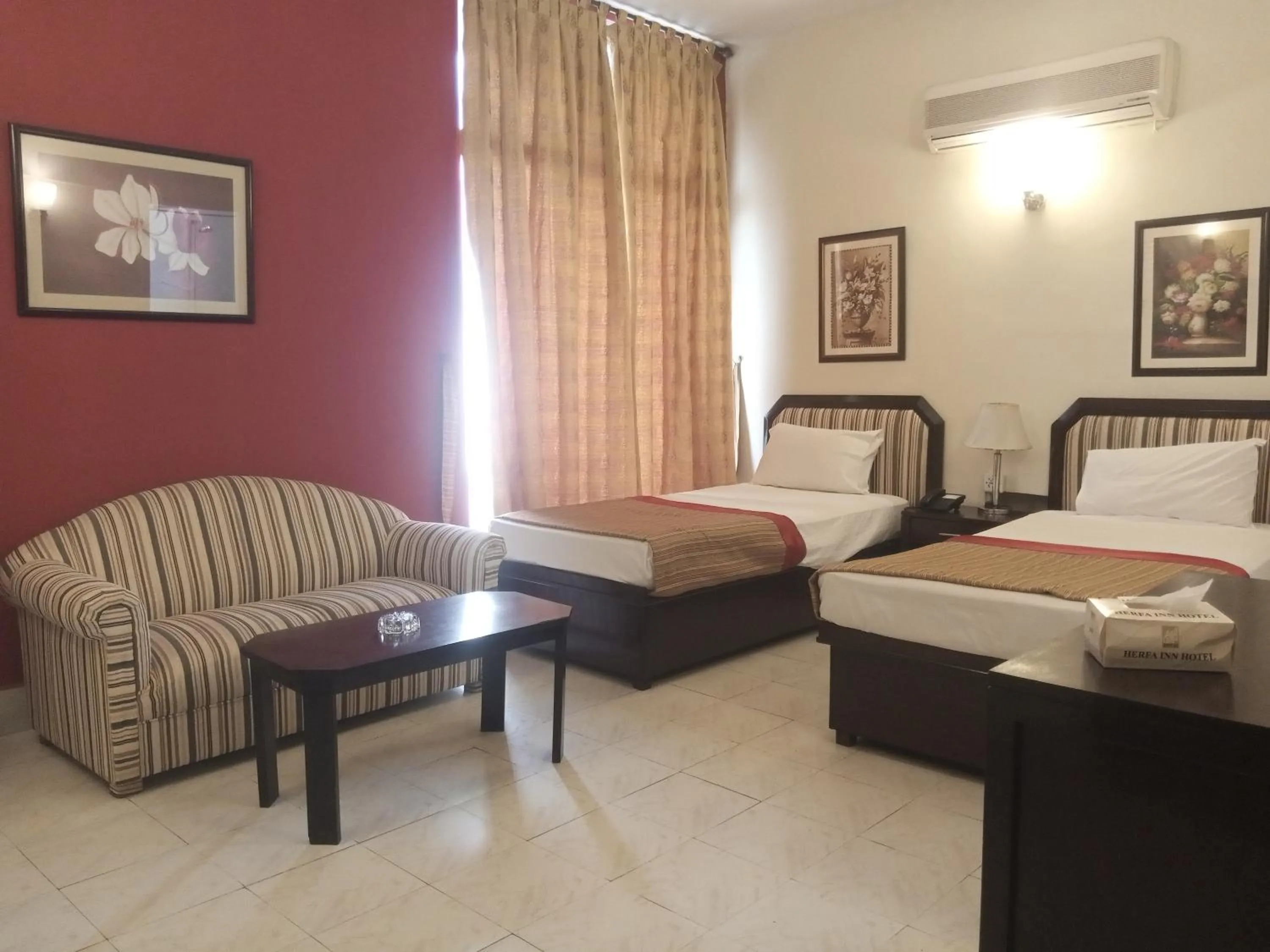 Bed in Herfa INN Hotel Lahore