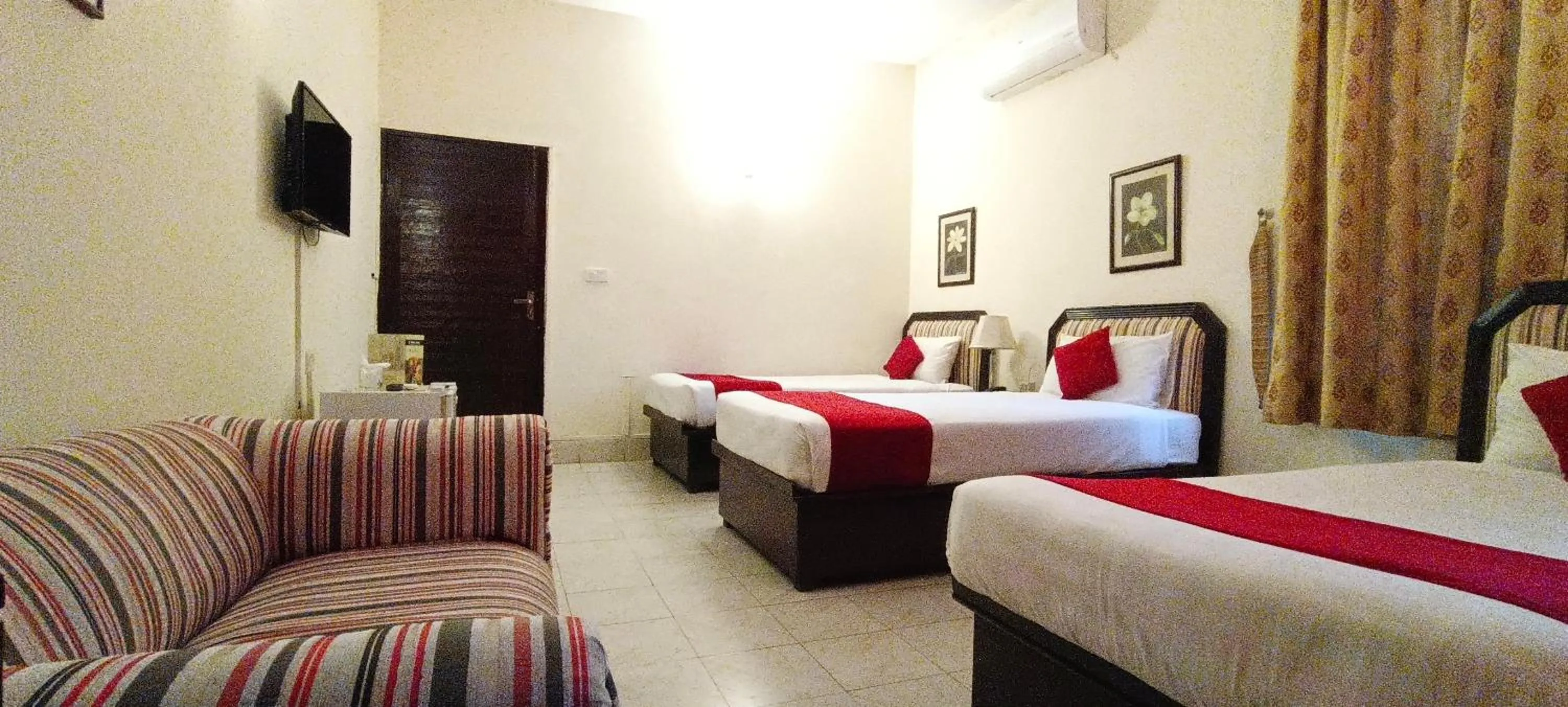 Bed in Herfa INN Hotel Lahore