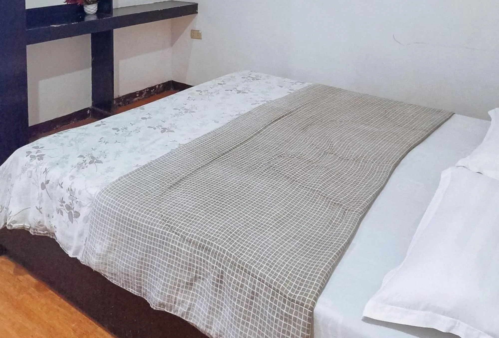 Bed in RedDoorz @ Nena's Hotel Dagupan City